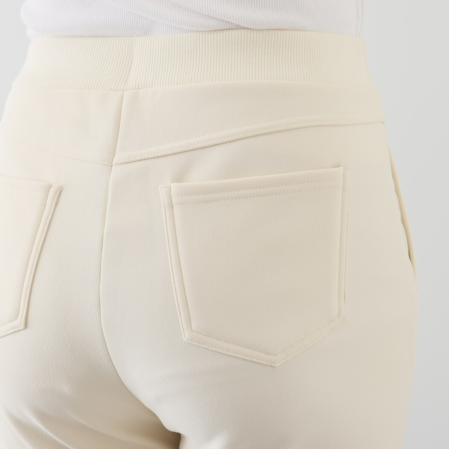 アトリエール 蓄熱保温 マジカルダウン（Ｒ） 裏フリース スリムストレートパンツ