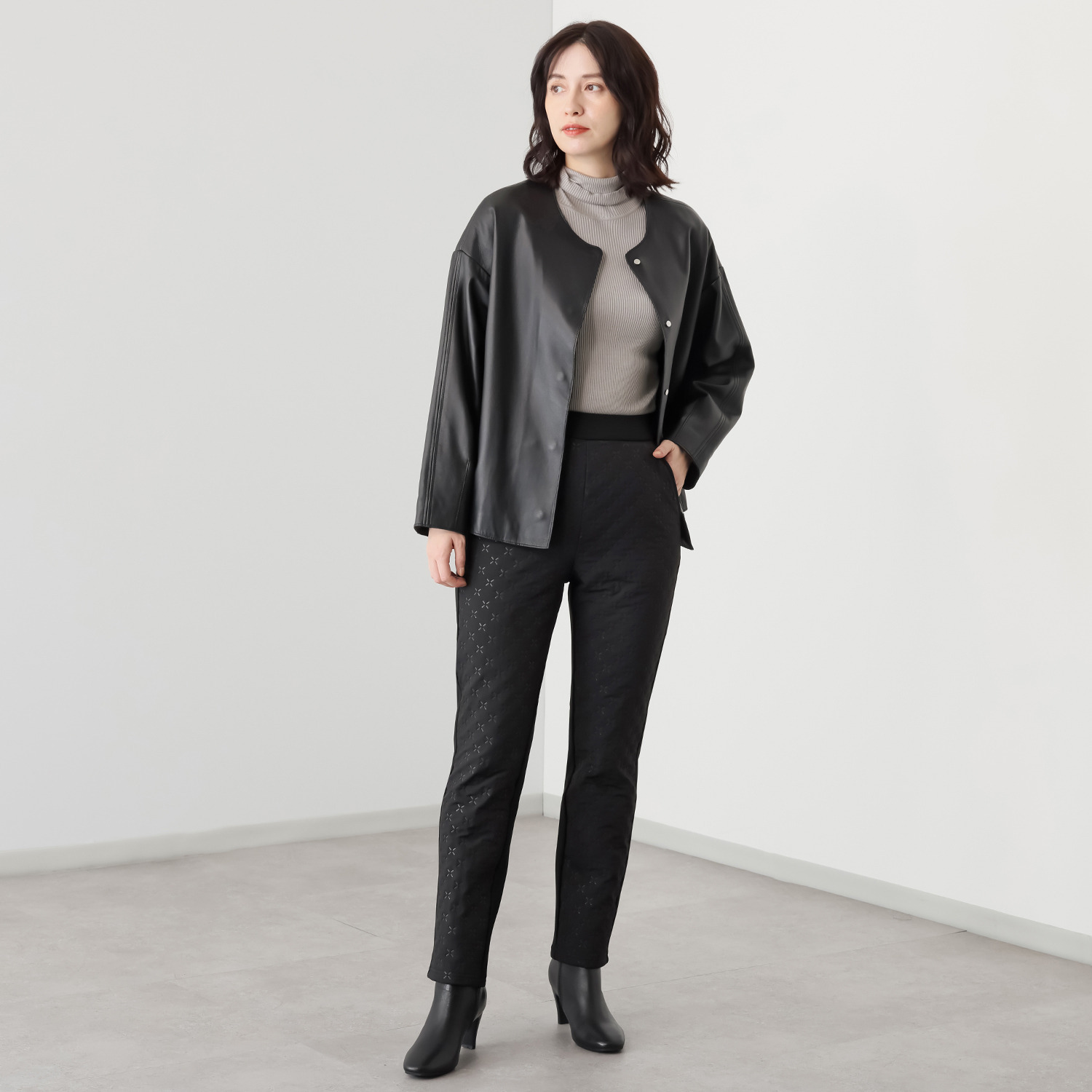 アトリエール 蓄熱保温 マジカルダウン（Ｒ） 裏フリース スリムストレートパンツ