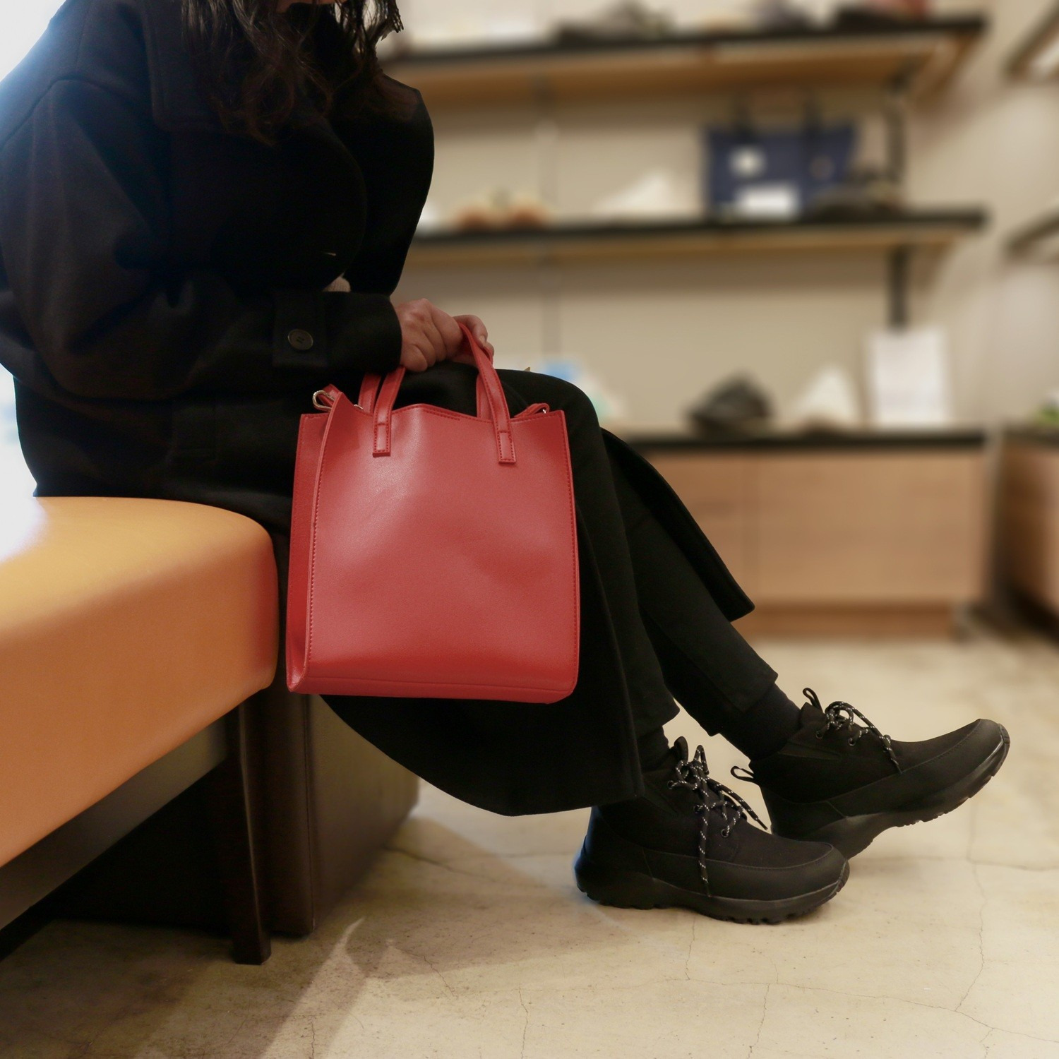 ビュース 雨の日も晴れの日もＯＫ！ 快適軽量ボリュームソール ミッドカットスニーカー