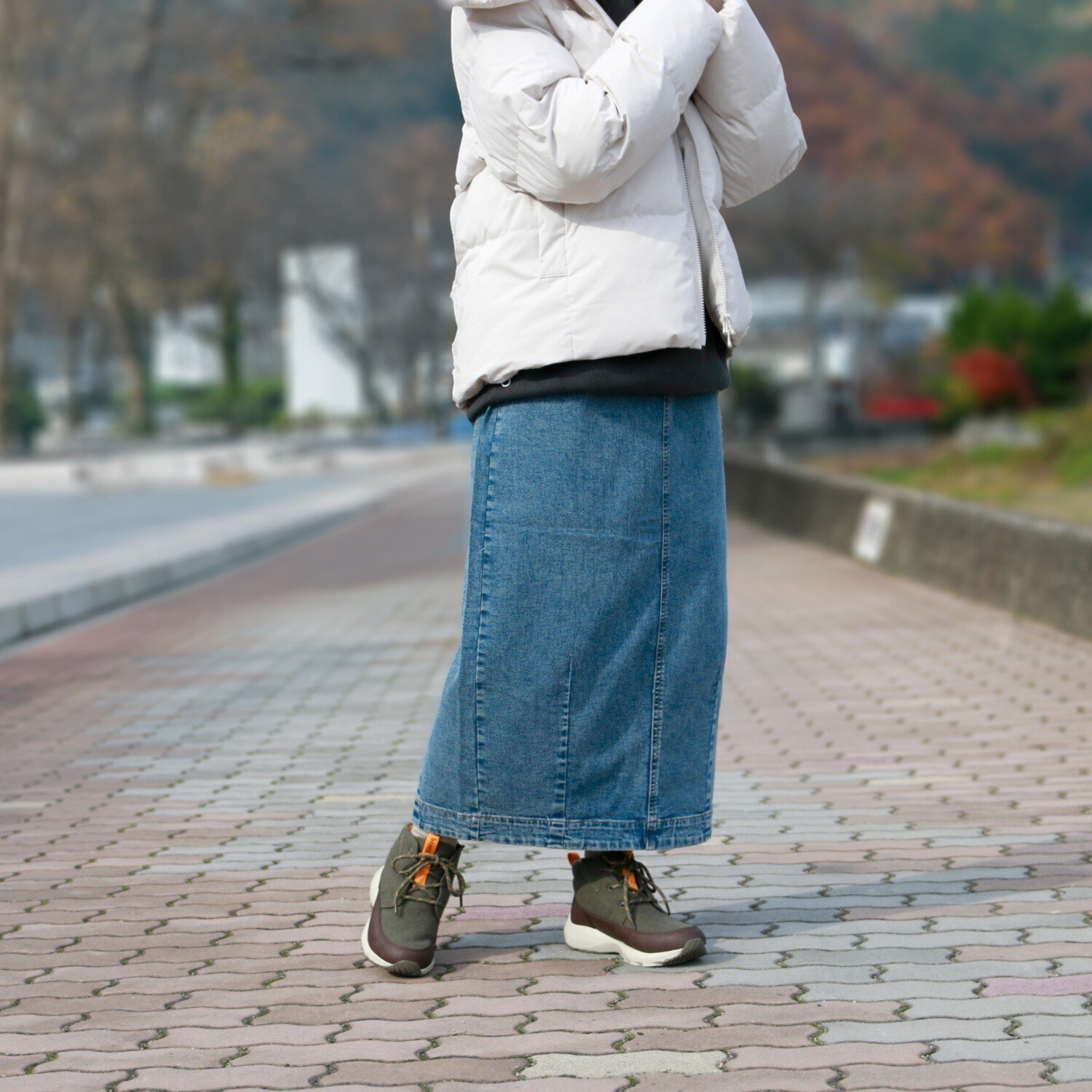 ビュース 雨の日も晴れの日もＯＫ！ 快適軽量ボリュームソール ミッドカットスニーカー