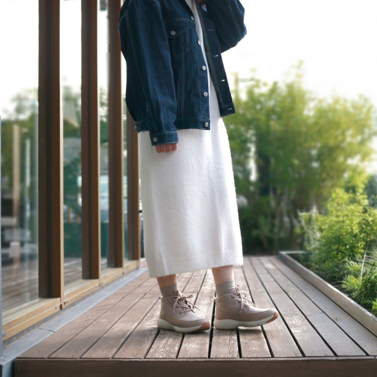 ビュース 雨の日も晴れの日もＯＫ！ 快適軽量ボリュームソール ミッドカットスニーカー