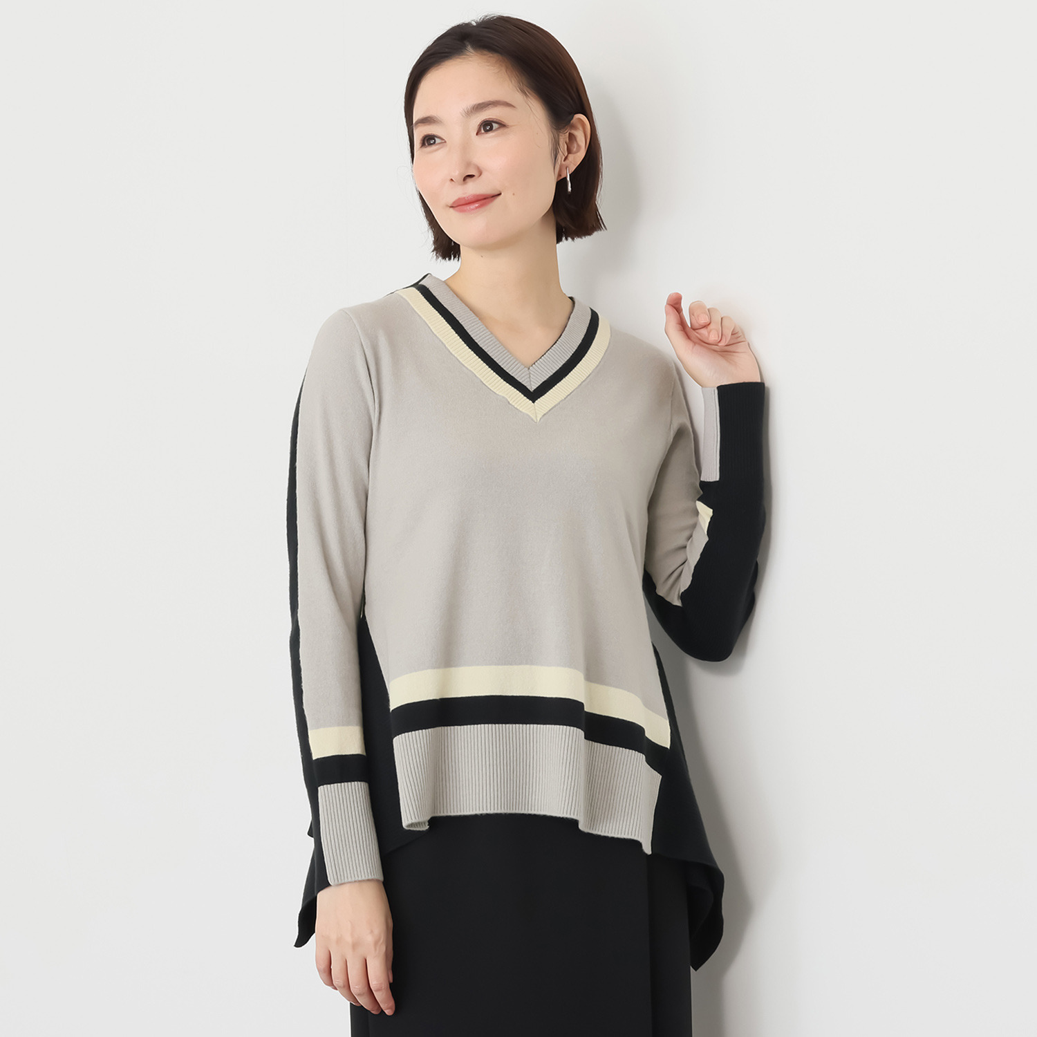 マダムヒロコ ラインアクセント 配色Ｖネック ニットプルオーバー