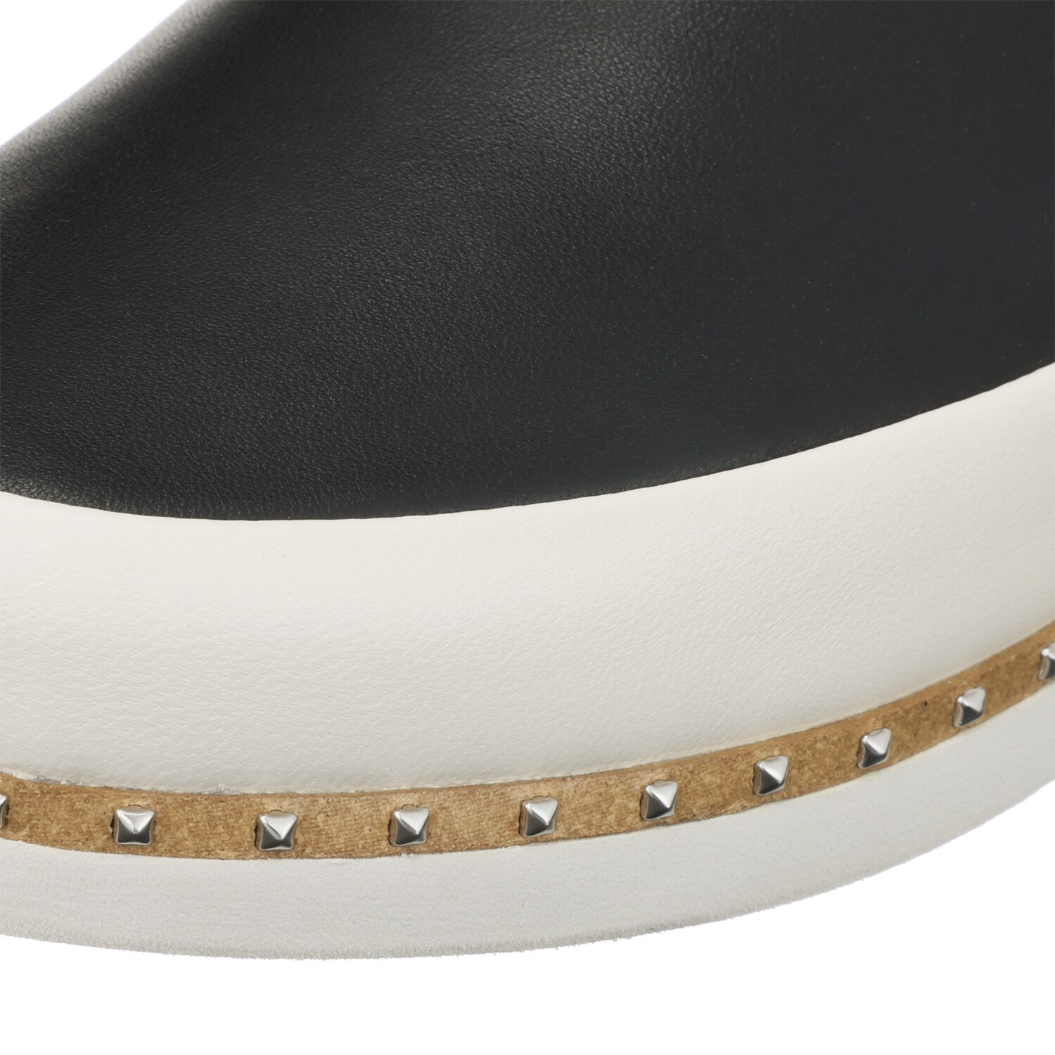 ブソラ 中も外もオールレザー 軽さを追求！ 山羊革 スタッズアクセント スリッポンシューズ