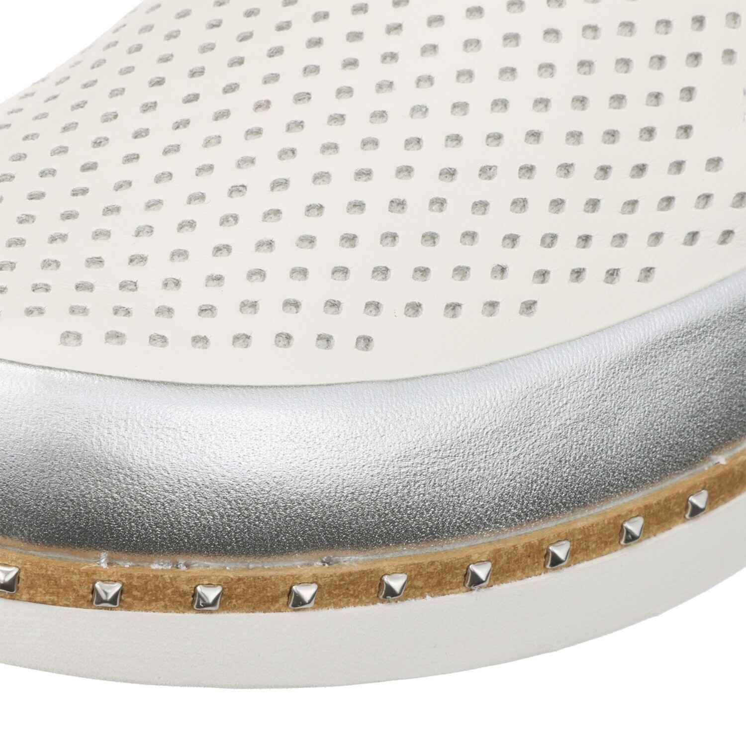 ブソラ 中も外もオールレザー 軽さを追求！ 山羊革 スタッズアクセント スリッポンシューズ