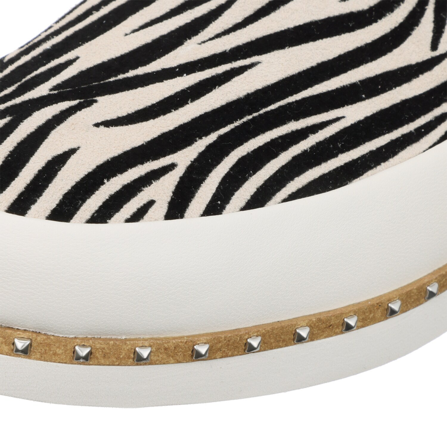 ブソラ 中も外もオールレザー 軽さを追求！ 山羊革 スタッズアクセント スリッポンシューズ