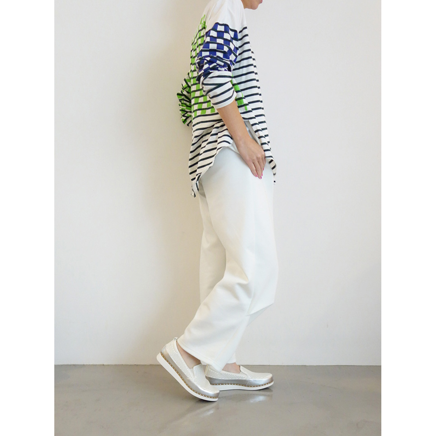 ブソラ 中も外もオールレザー 軽さを追求！ 山羊革 スタッズアクセント スリッポンシューズ