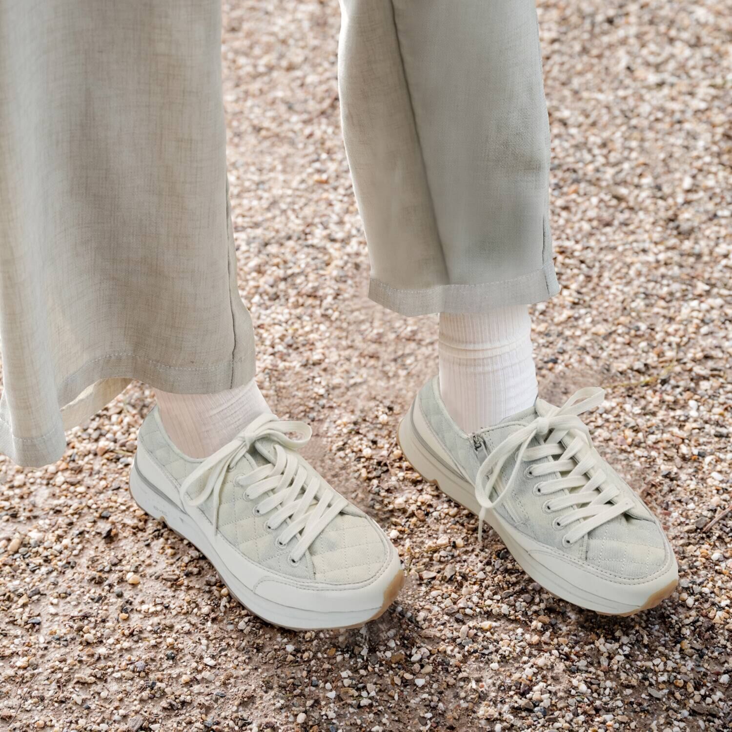 ブソラ 独自開発ＢＭＳソール キルティング レースアップスニーカー