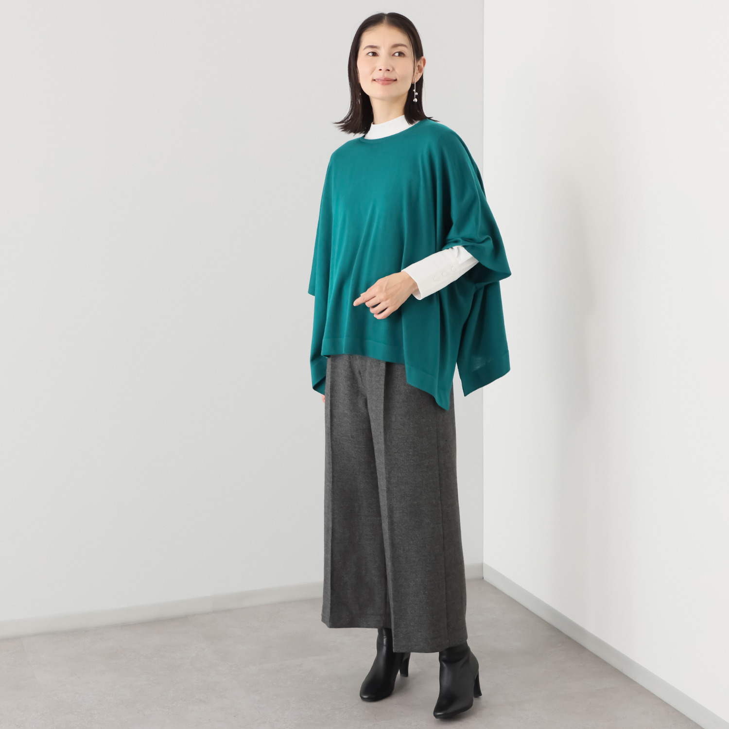 アキ　オザワ まとうだけで季節感を演出 ニットケープで いつものわたしを新しく “ＫＵＭＩＫＯ”