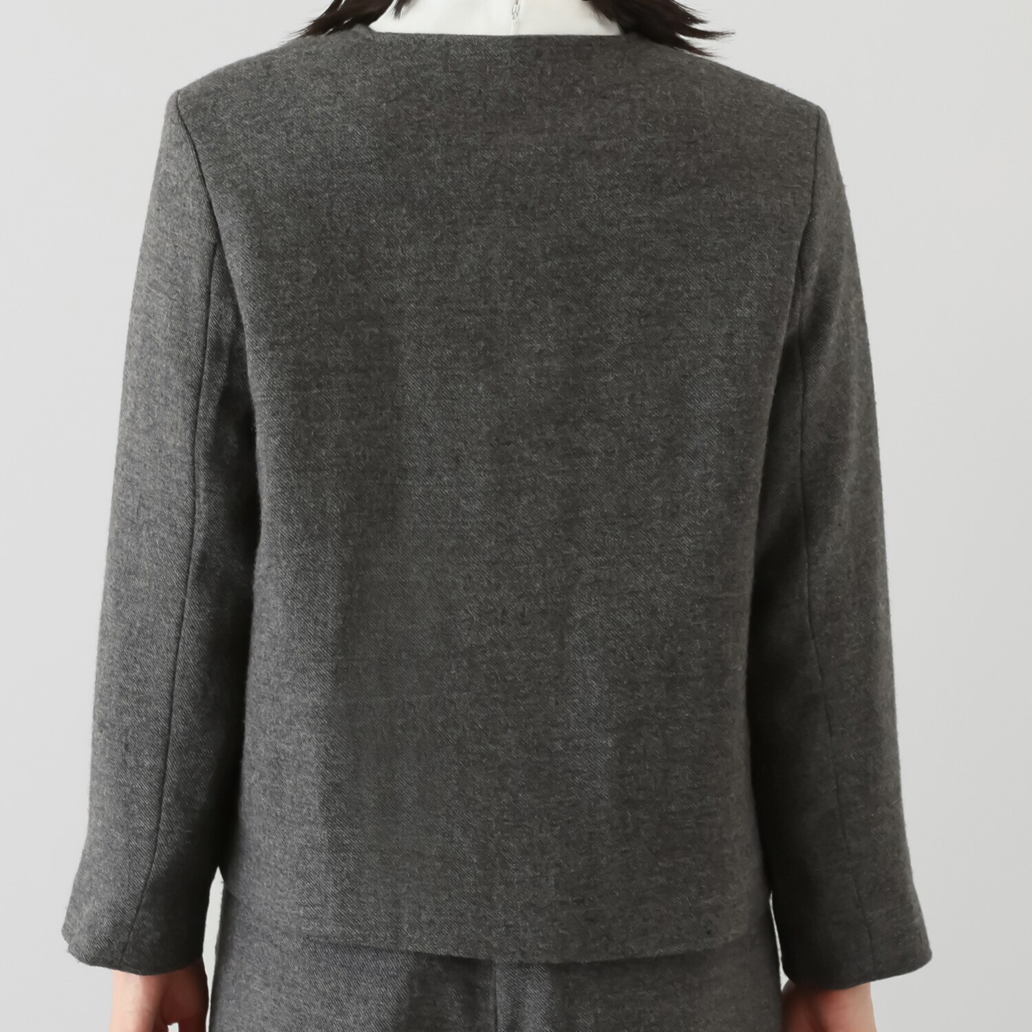 アキ　オザワ 柔らかくしなやかに 美しくフォルム整う クラシカルジャケット “ＳＡＮＡ”