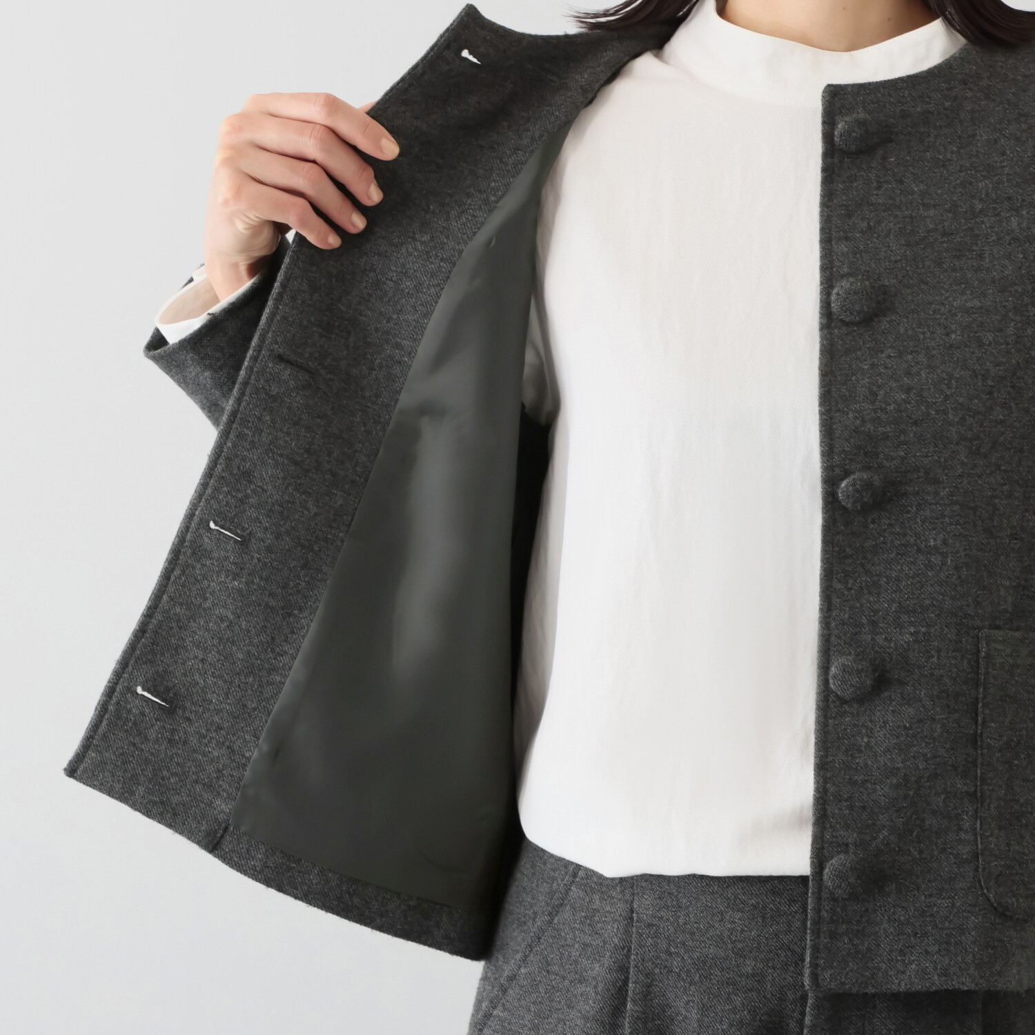 アキ　オザワ 柔らかくしなやかに 美しくフォルム整う クラシカルジャケット “ＳＡＮＡ”