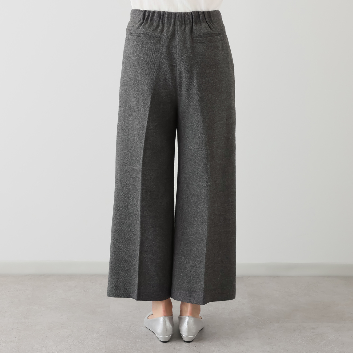 アキ　オザワ スイートもスパイシーも 足元から季節を装う クラッシーな セミワイドパンツ “ＹＯＫＯ”