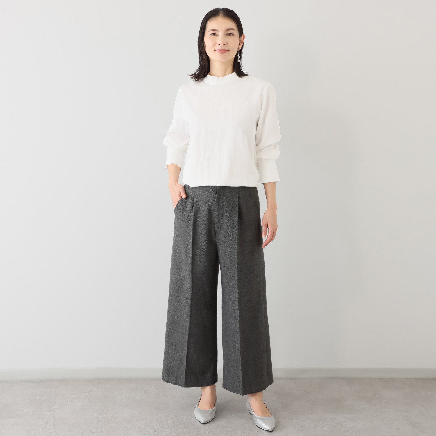 アキ　オザワ スイートもスパイシーも 足元から季節を装う クラッシーな セミワイドパンツ “ＹＯＫＯ”