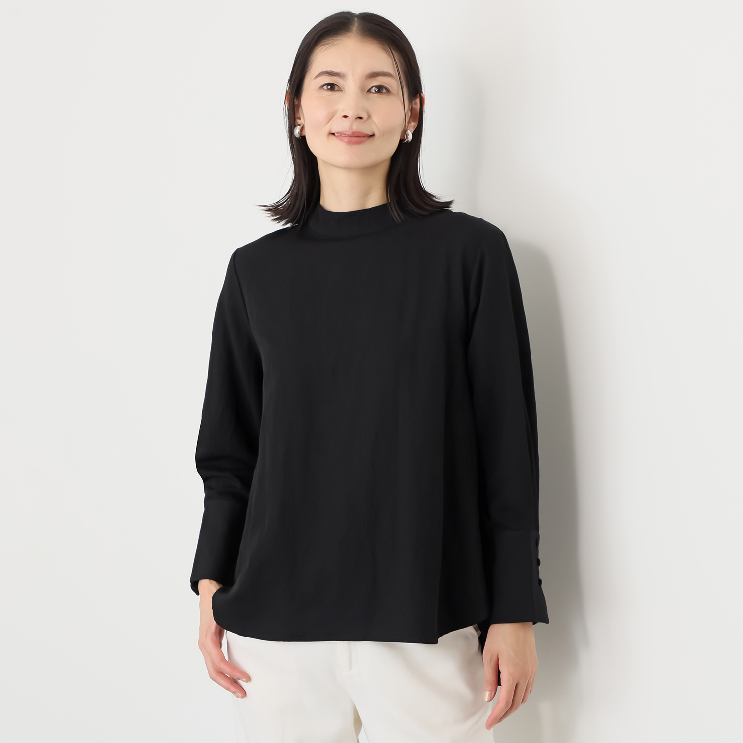 アキ　オザワ ベーシックかつクラシカル 美しい手元で魅せる 上品とろみブラウス “ＨＡＮＡ”