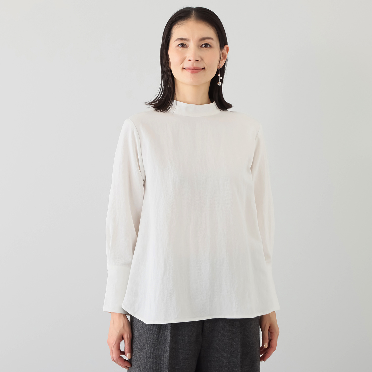 アキ　オザワ ベーシックかつクラシカル 美しい手元で魅せる 上品とろみブラウス “ＨＡＮＡ”