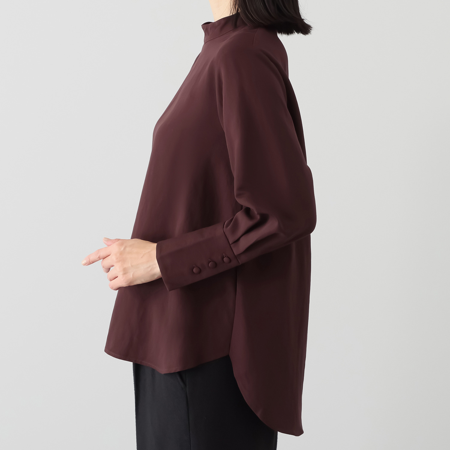 アキ　オザワ ベーシックかつクラシカル 美しい手元で魅せる 上品とろみブラウス “ＨＡＮＡ”