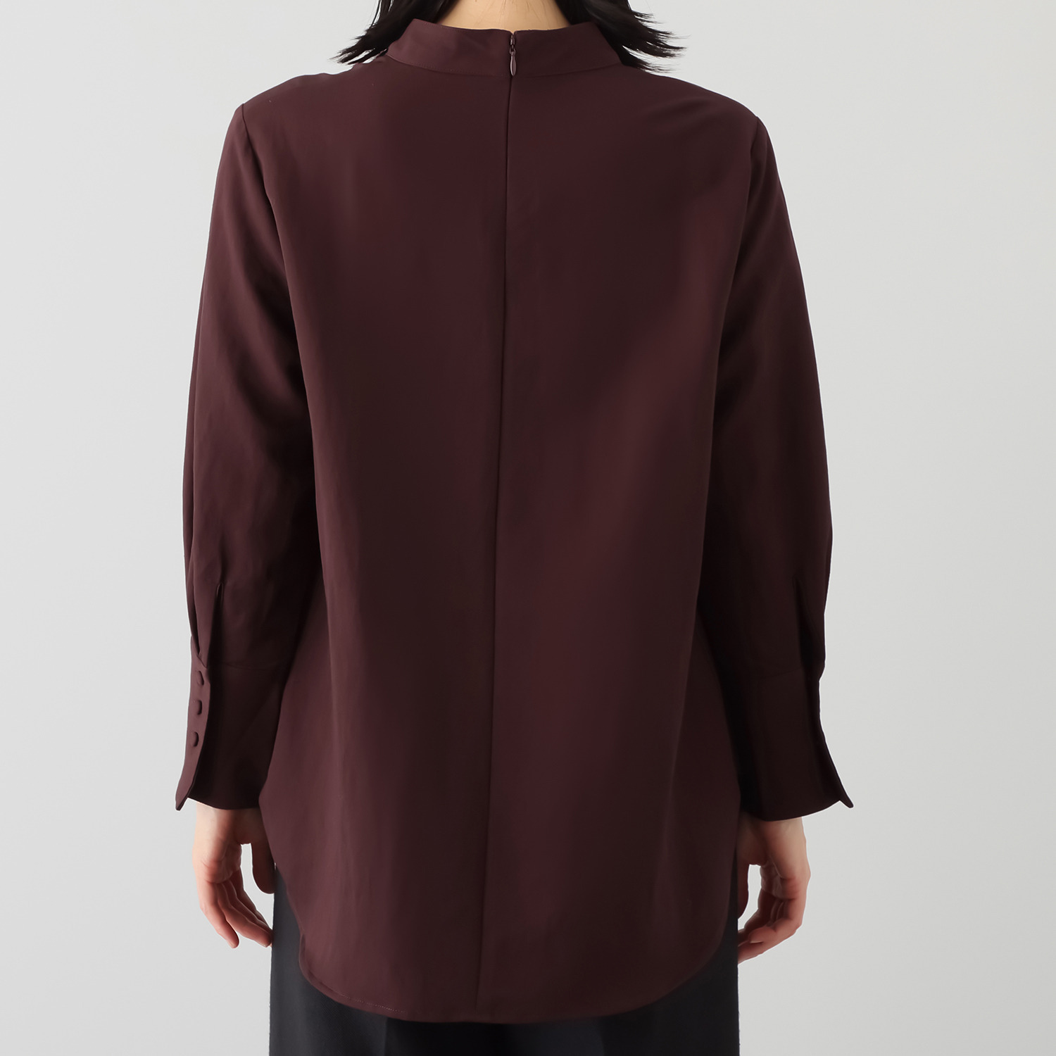 アキ　オザワ ベーシックかつクラシカル 美しい手元で魅せる 上品とろみブラウス “ＨＡＮＡ”