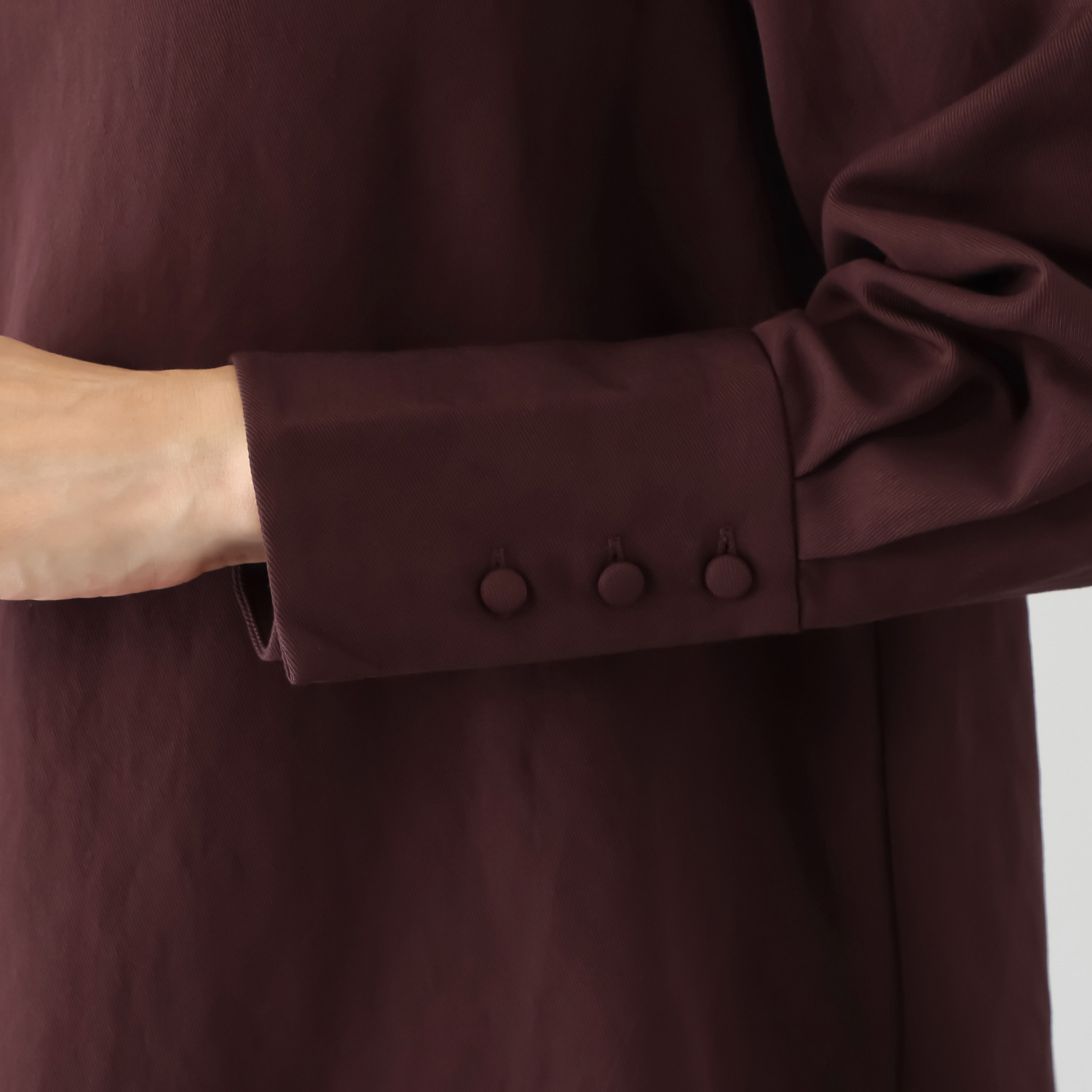 アキ　オザワ ベーシックかつクラシカル 美しい手元で魅せる 上品とろみブラウス “ＨＡＮＡ”