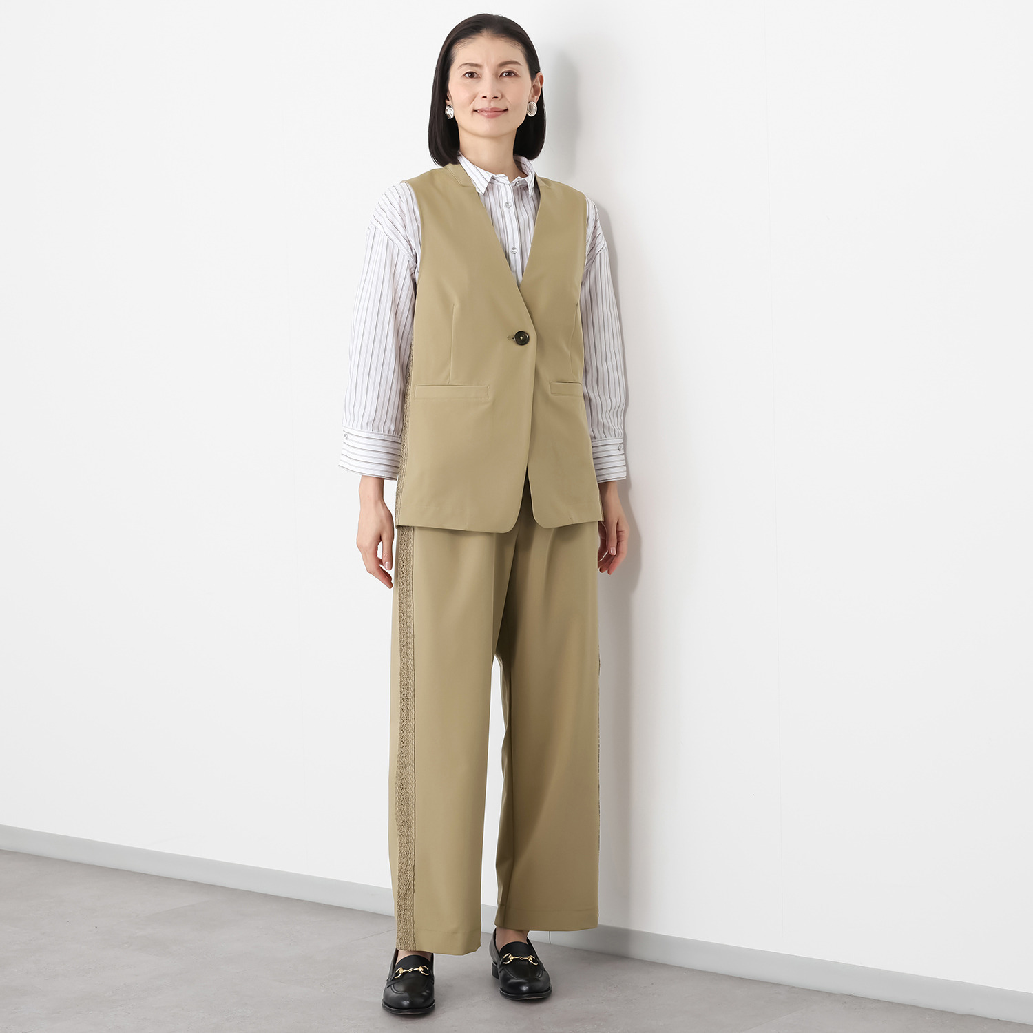 ラヴィーコンフォート レース＆立ち襟アクセント エッジの効いた 大人のストレッチジレ