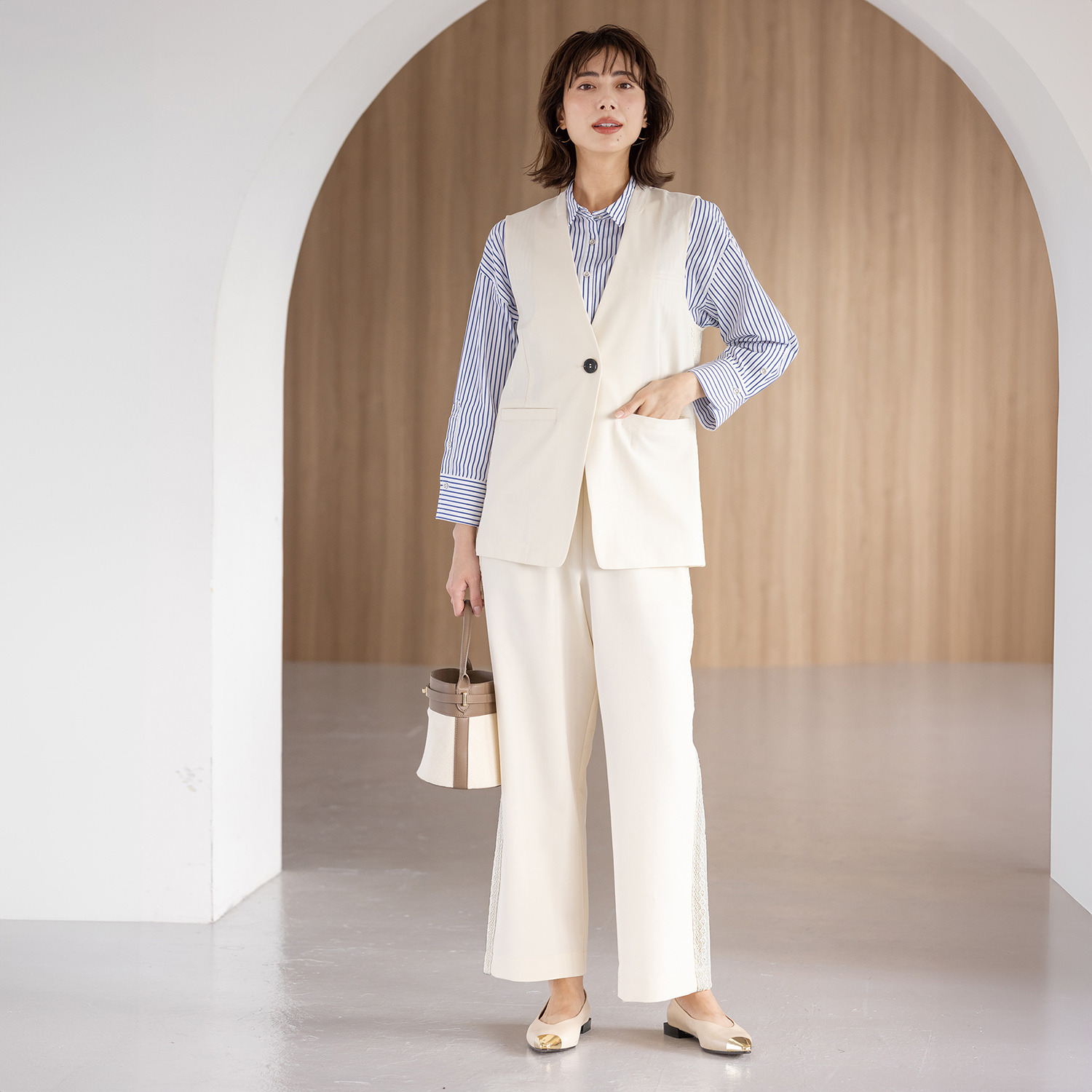 ラヴィーコンフォート レース＆立ち襟アクセント エッジの効いた 大人のストレッチジレ