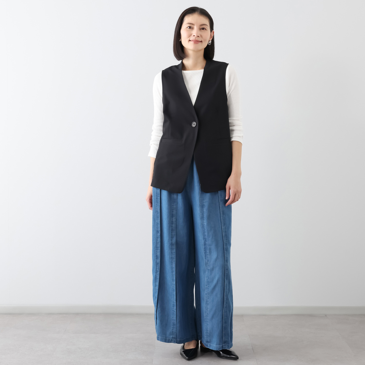 ラヴィーコンフォート タック＆リブアクセント 落ち感と シルエットが美しい セルデニムパンツ