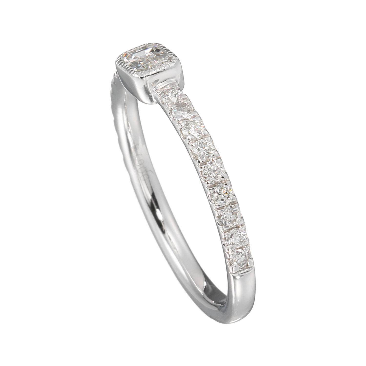 ビジューフルレゾン プラチナ９００ エメラルドカット ダイヤモンド オブロングリング