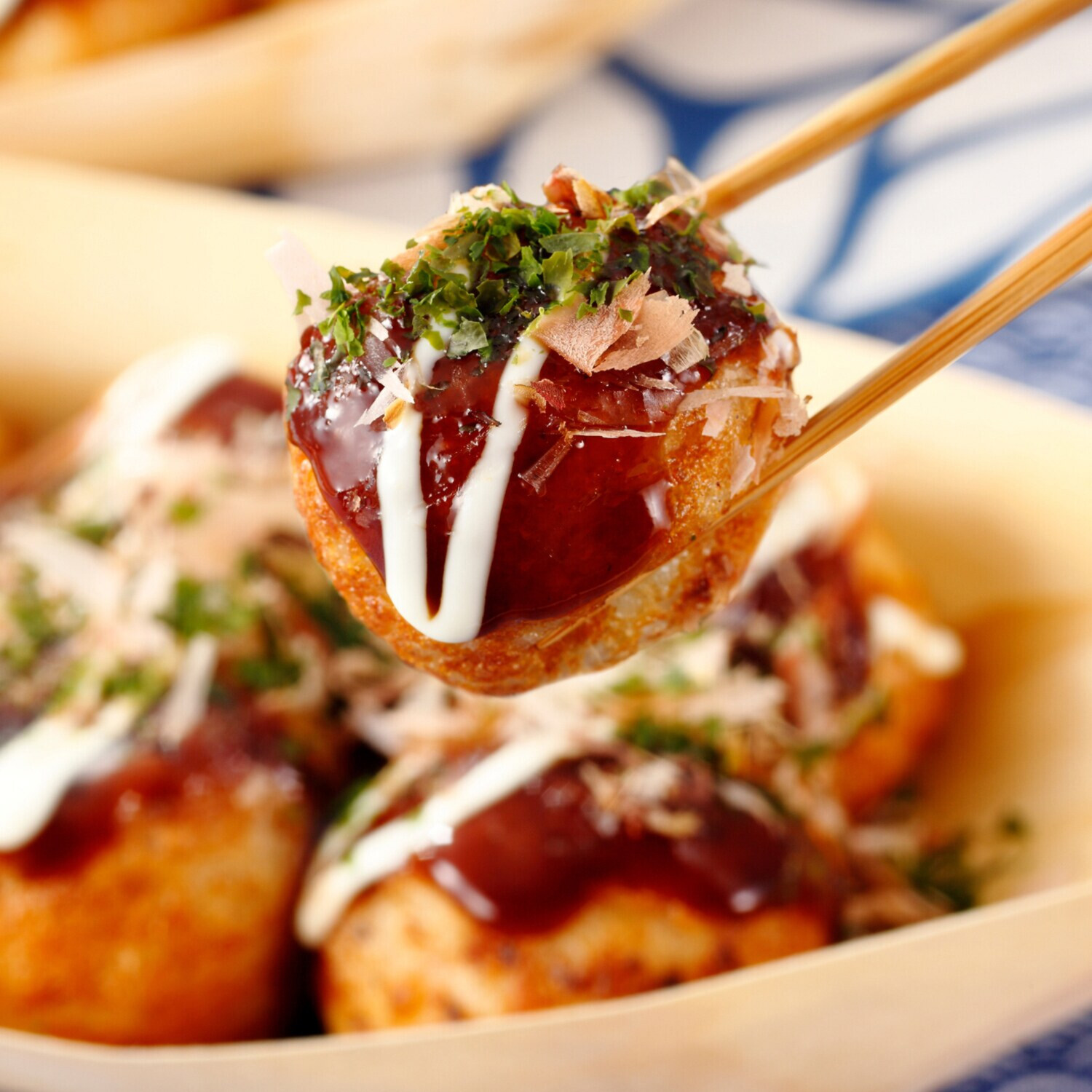 大阪「ぼてぢゅう」 大人気メニュー 旨みたっぷり ふんわりたこ焼