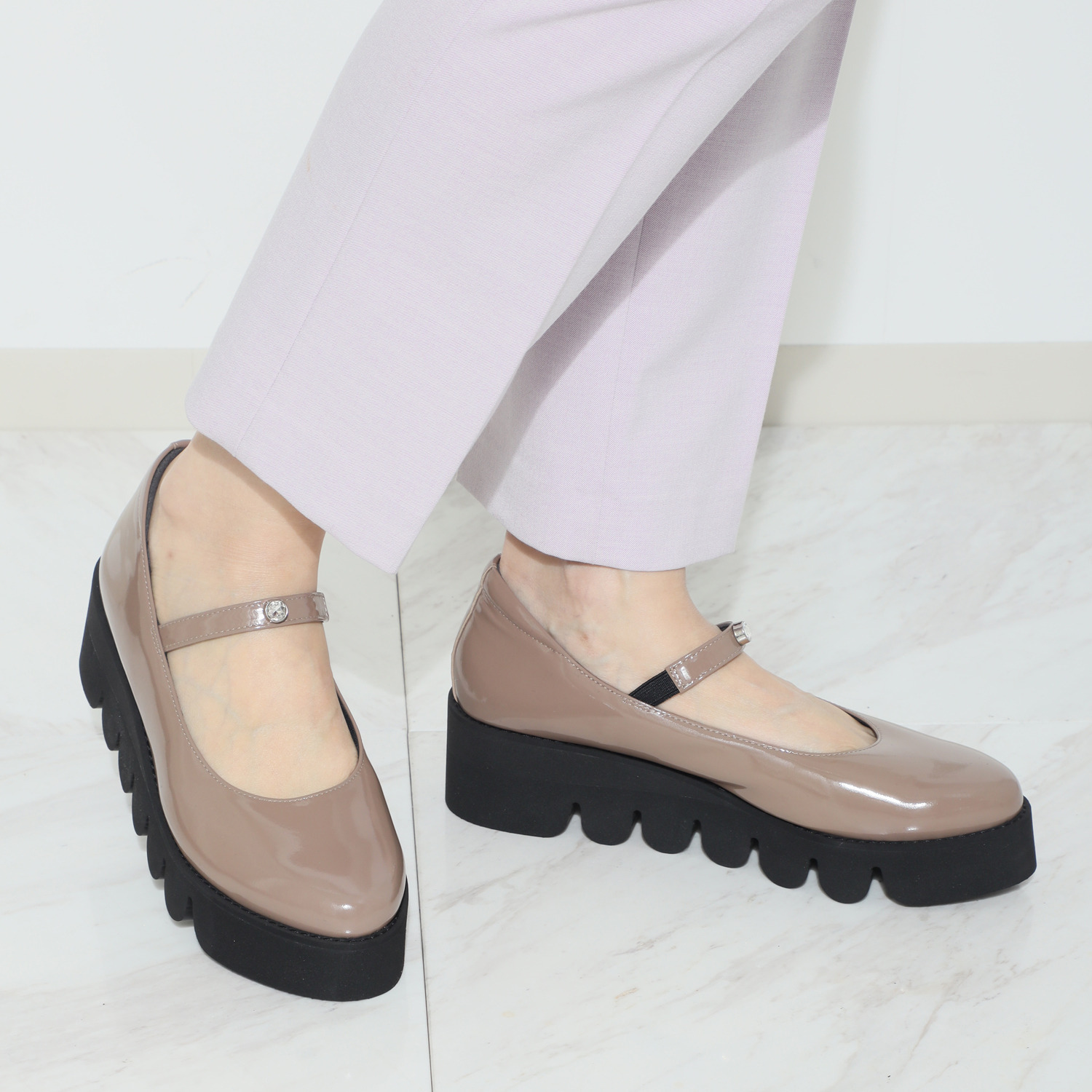 ヒルズアヴェニュー ＜日本製＞ シープエナメル メリージェーンデザイン パンプス