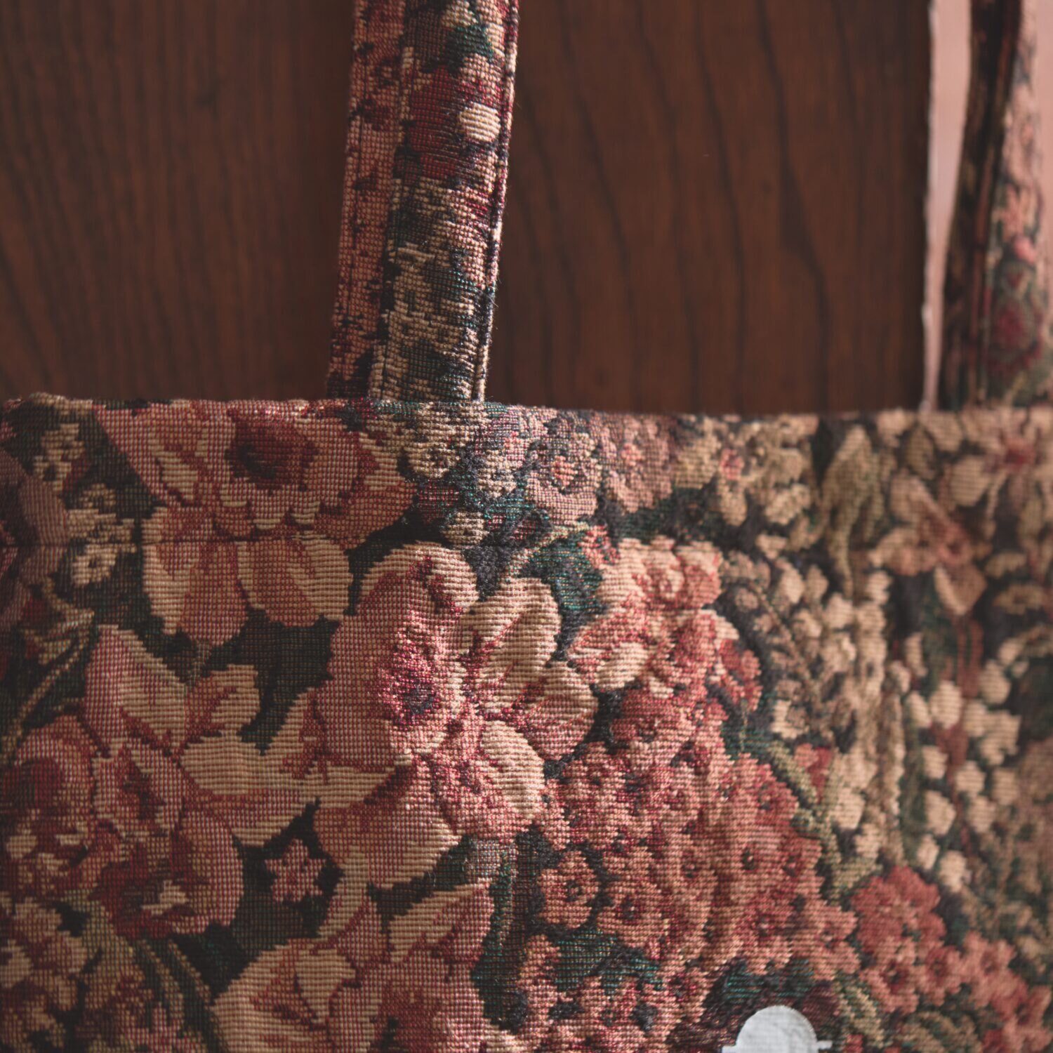 ピッコーネ アッチェッソーリ フラワー柄ゴブラン織 ロゴプリントトートバッグ