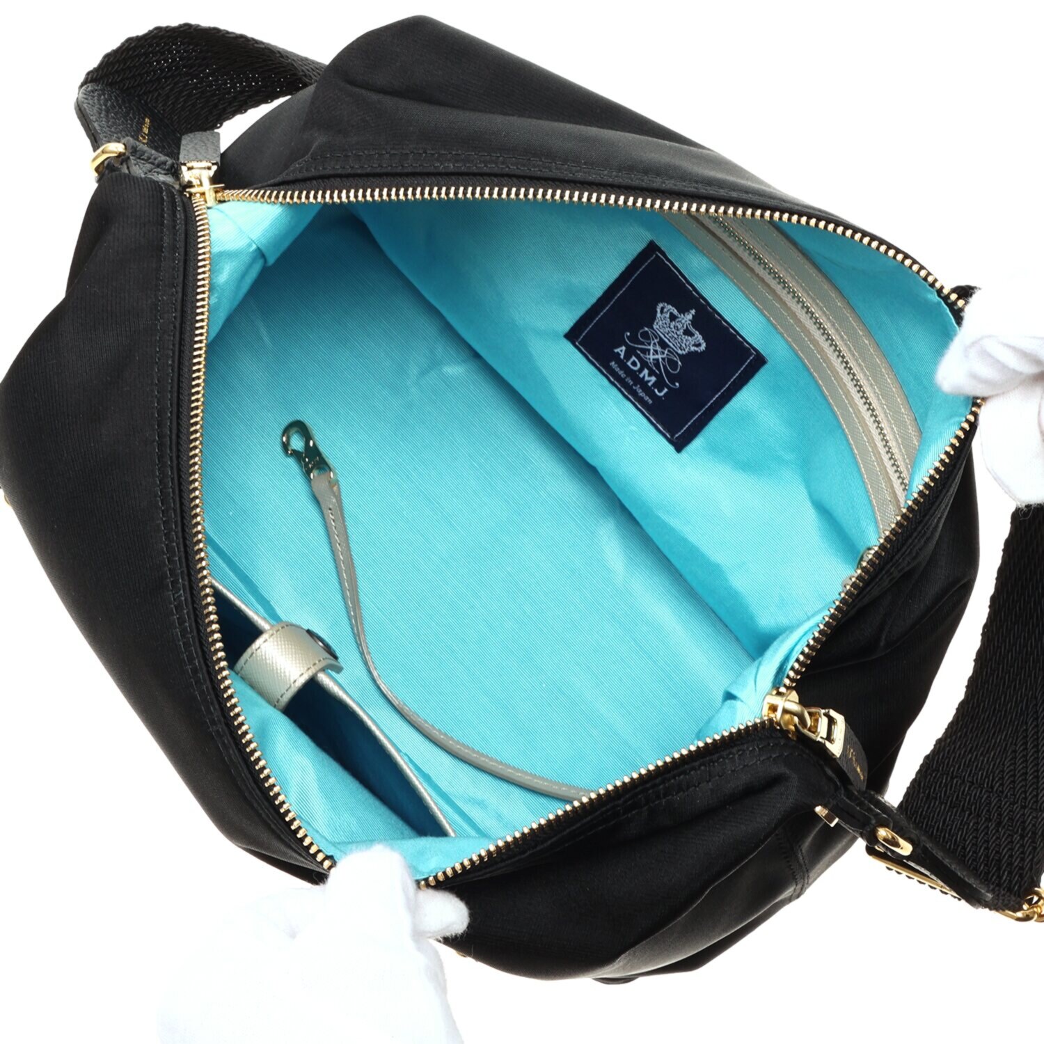 エーディーエムジェイ はっ水 ナイロンリュクス クロスボディバッグ