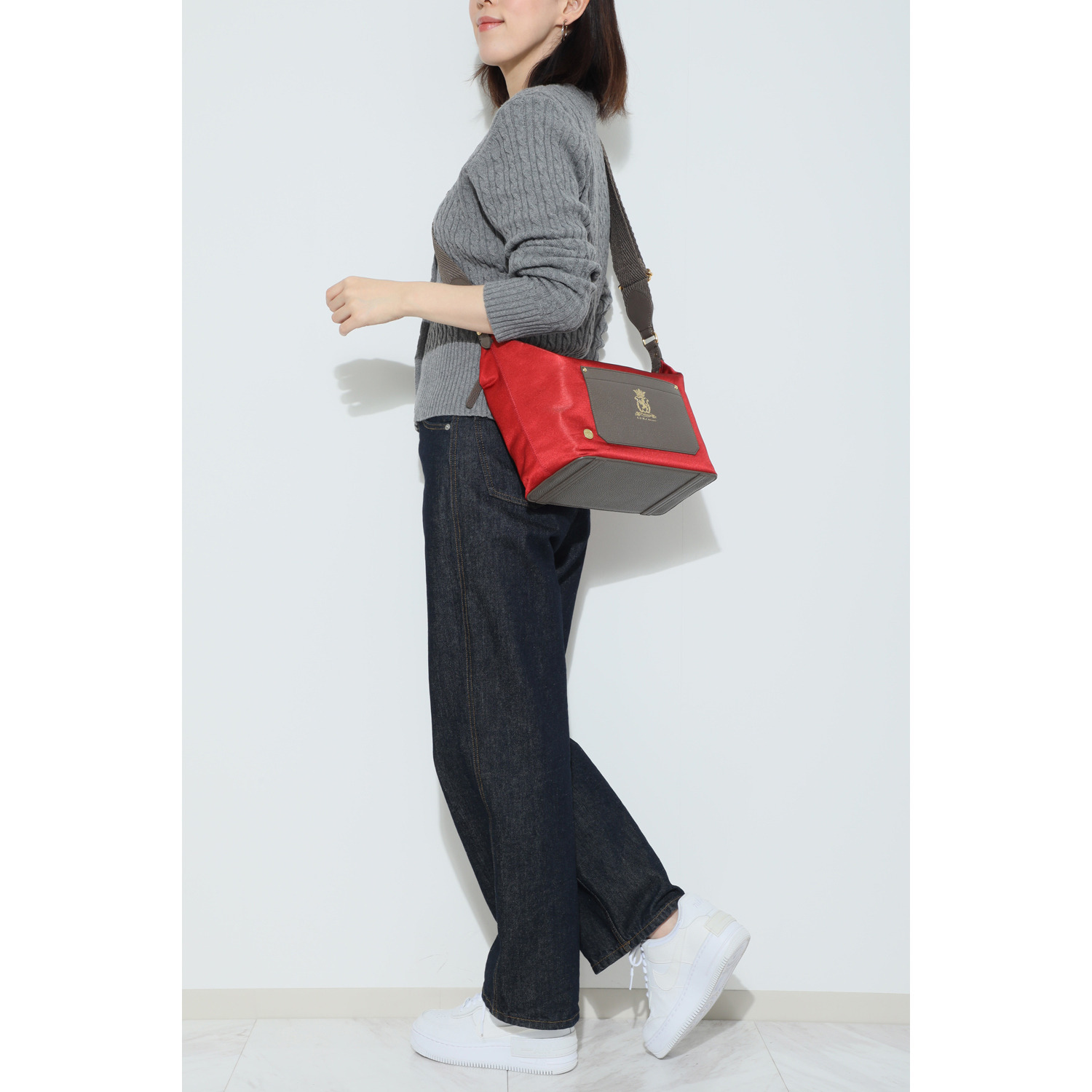 エーディーエムジェイ はっ水 ナイロンリュクス クロスボディバッグ