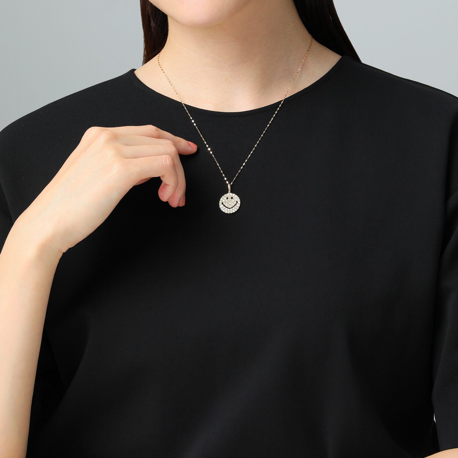 エクラプリュス １８Ｋ １カラットＵＰ ダイヤモンドパヴェ スマイル ペンダントトップ