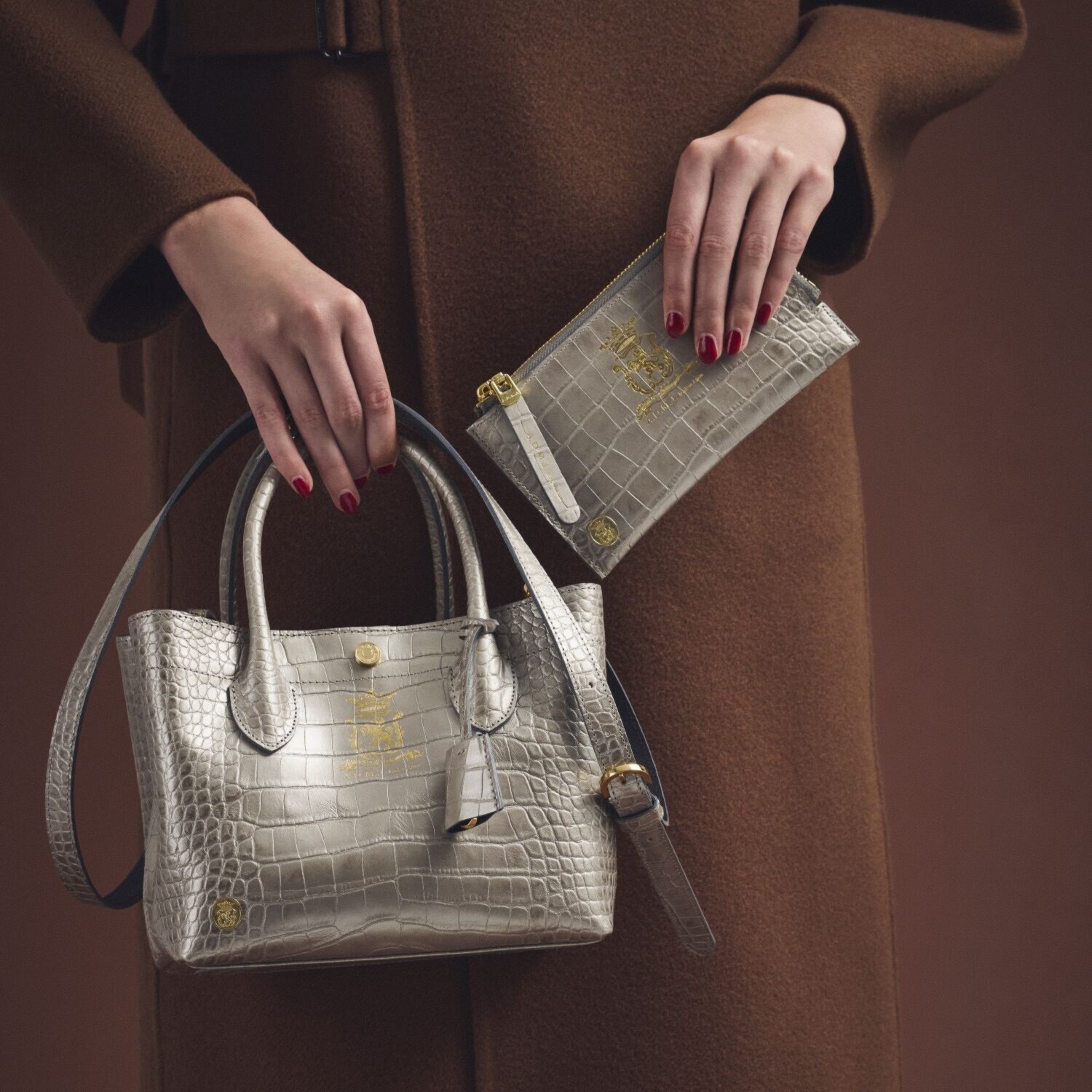 エーディーエムジェイ 牛革クロコ型ダイル押し ２ウェイ キューブトートバッグ ＜Ｓ＞