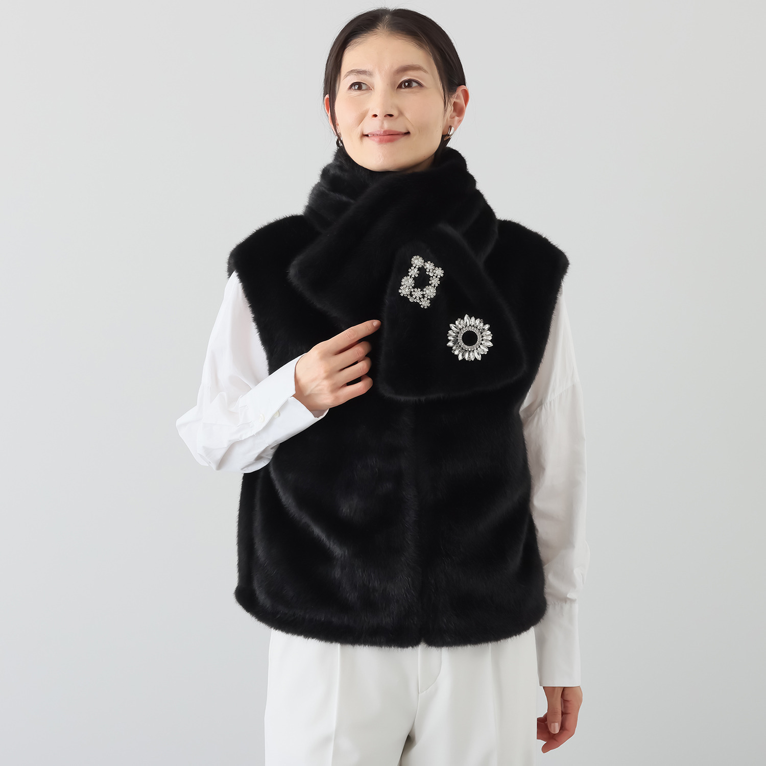 ティエドゥール キラキラブローチ付 ミンク調フェイクファー スタンドネックベスト＆ マフラー