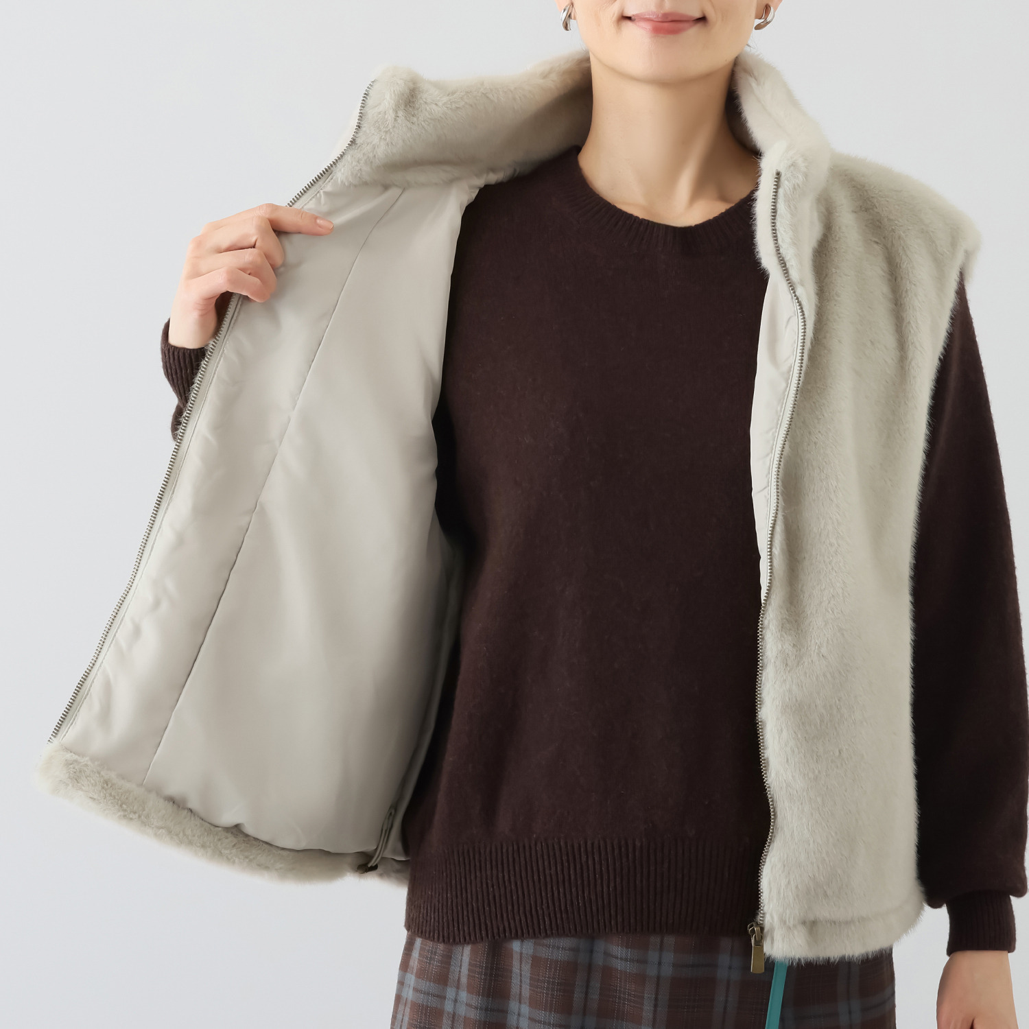 ティエドゥール キラキラブローチ付 ミンク調フェイクファー スタンドネックベスト＆ マフラー