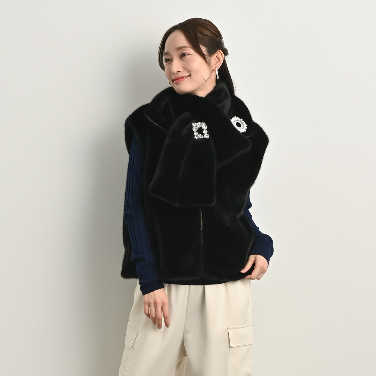 ティエドゥール キラキラブローチ付 ミンク調フェイクファー スタンドネックベスト＆ マフラー