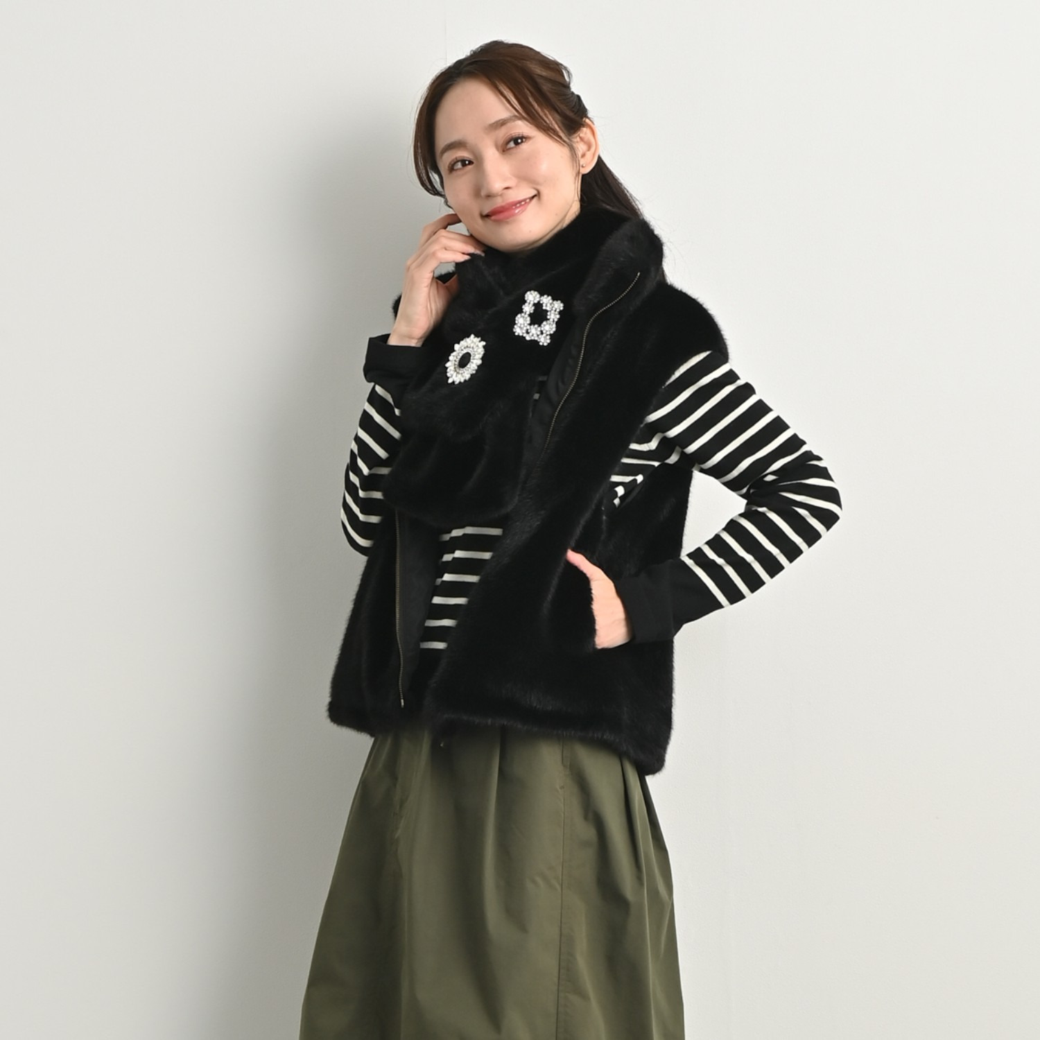 ティエドゥール キラキラブローチ付 ミンク調フェイクファー スタンドネックベスト＆ マフラー