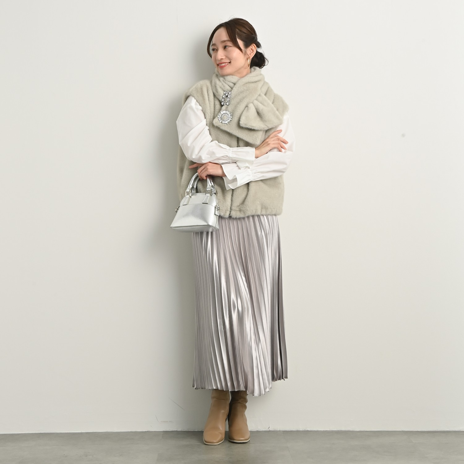 ティエドゥール キラキラブローチ付 ミンク調フェイクファー スタンドネックベスト＆ マフラー