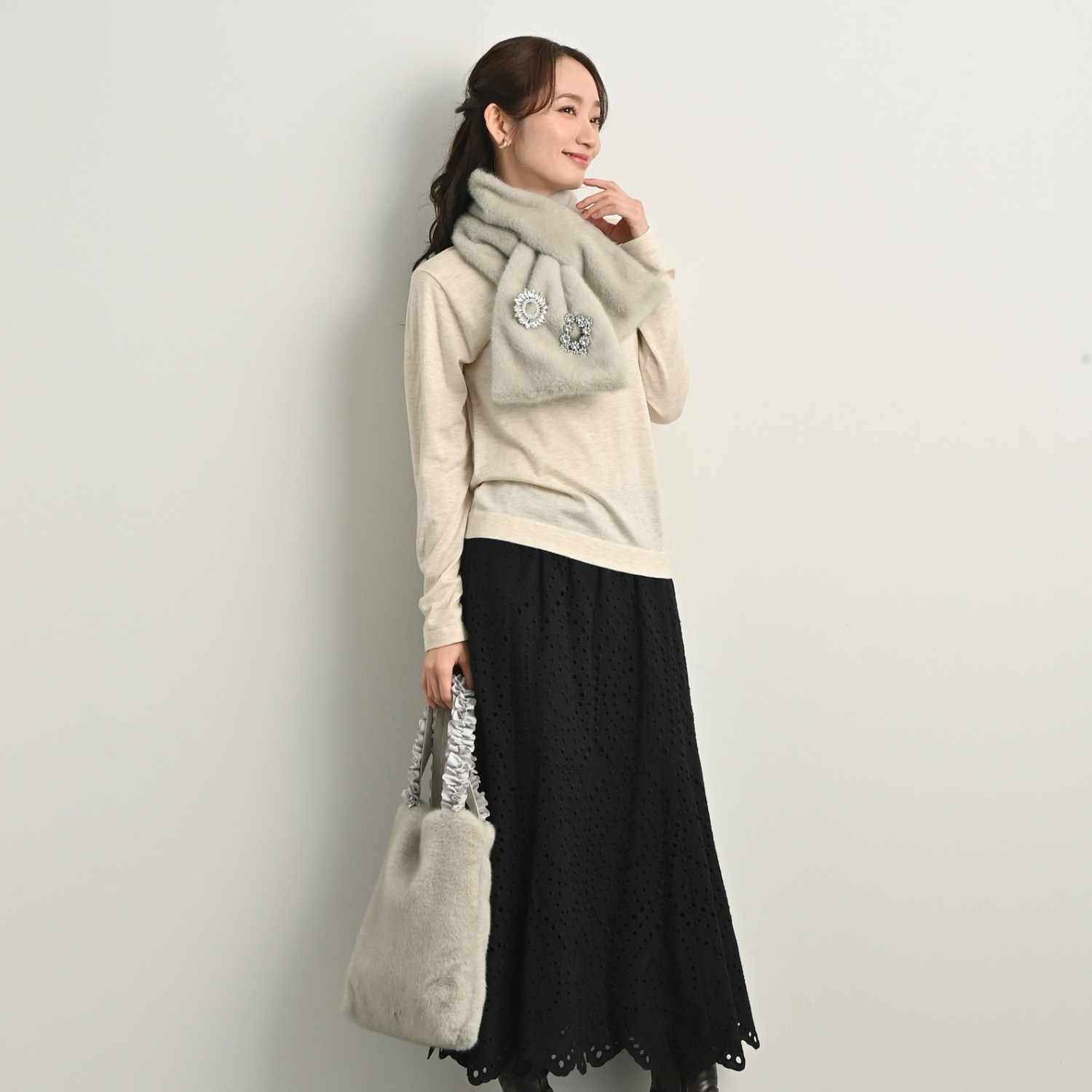 ティエドゥール キラキラブローチ付 ミンク調フェイクファー スタンドネックベスト＆ マフラー