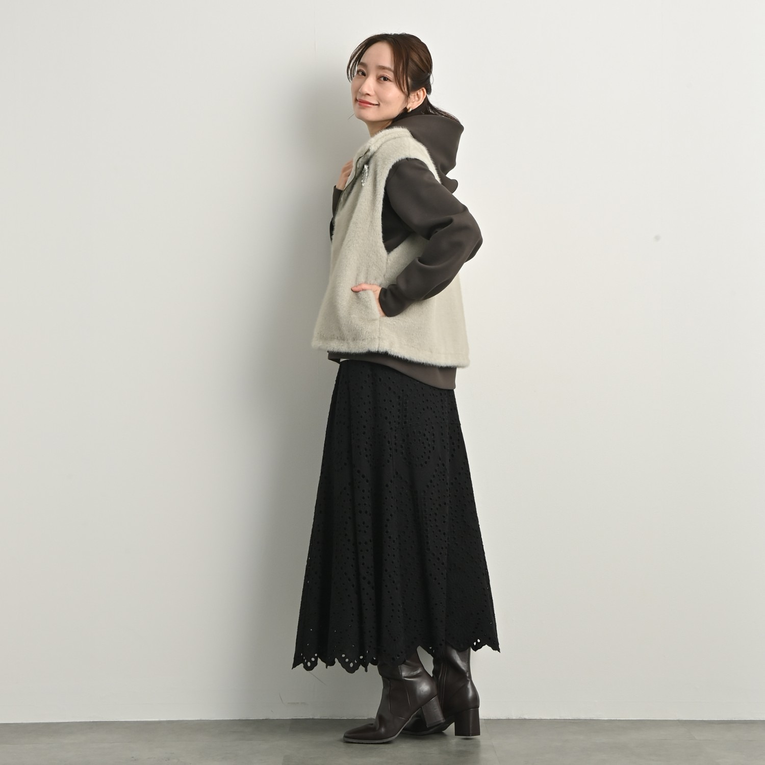 ティエドゥール キラキラブローチ付 ミンク調フェイクファー スタンドネックベスト＆ マフラー