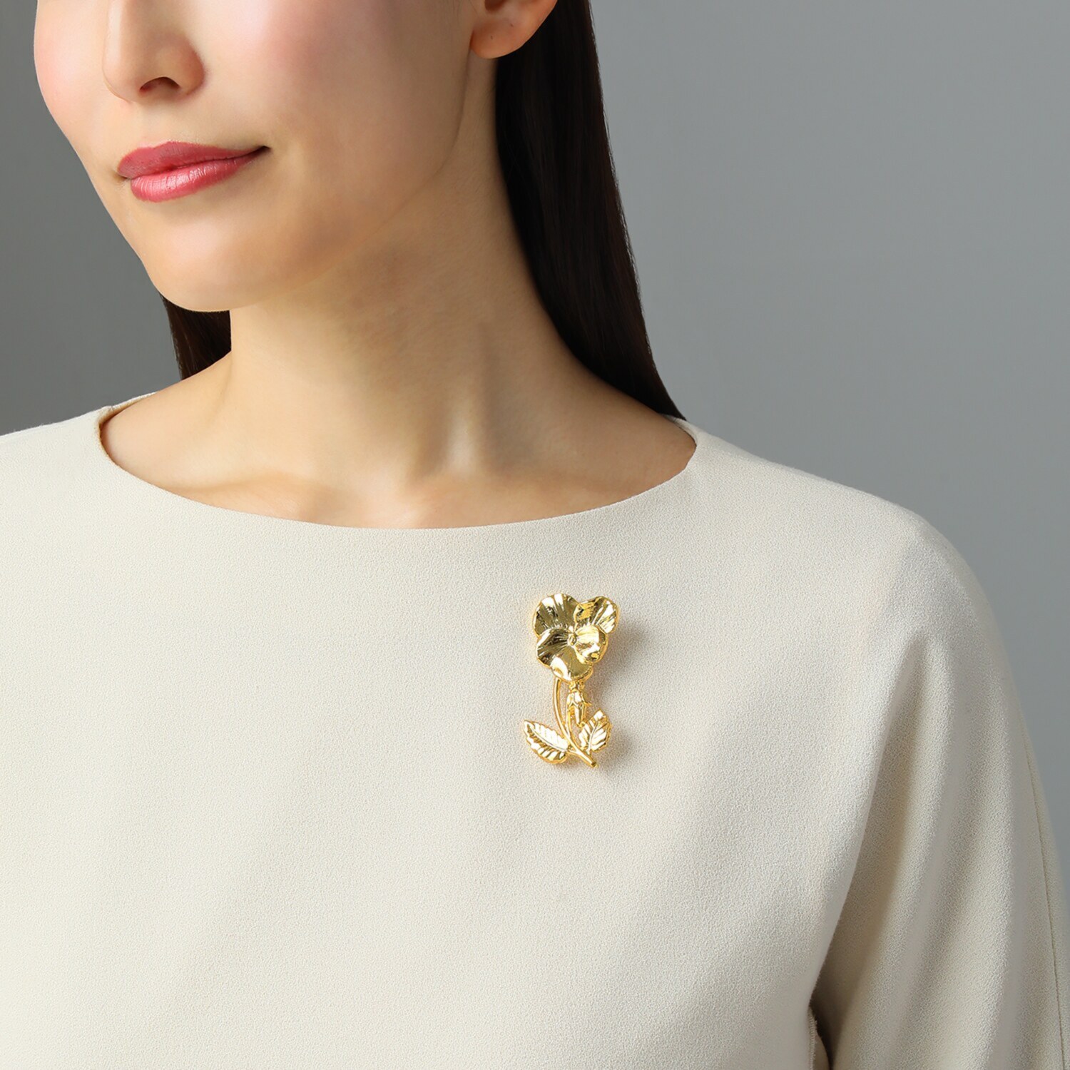 シマ・リリアーナ フラワーモティーフ ペンダントブローチ＆ ロングチェーンネックレス