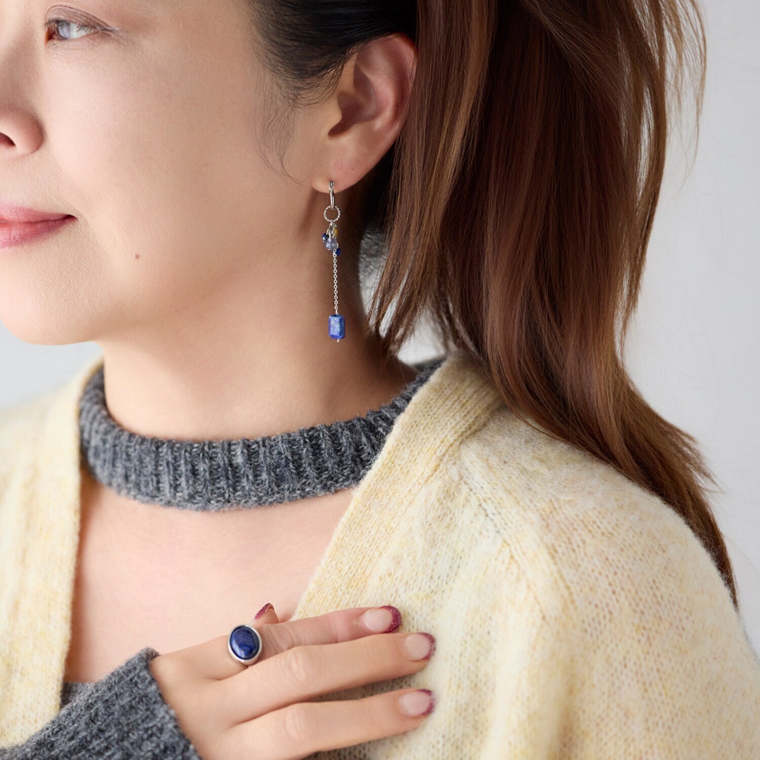 シマ・リリアーナ ジェムストーン チャーム付 ミニフープピアス 