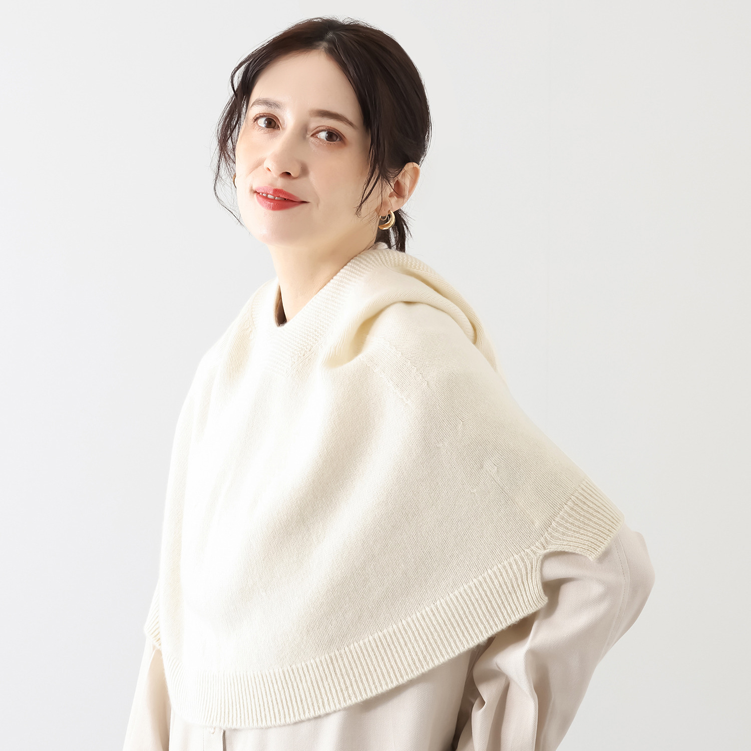 エウラーカ 日本製 内モンゴル産 カシミヤ１００％ フード付ポンチョ