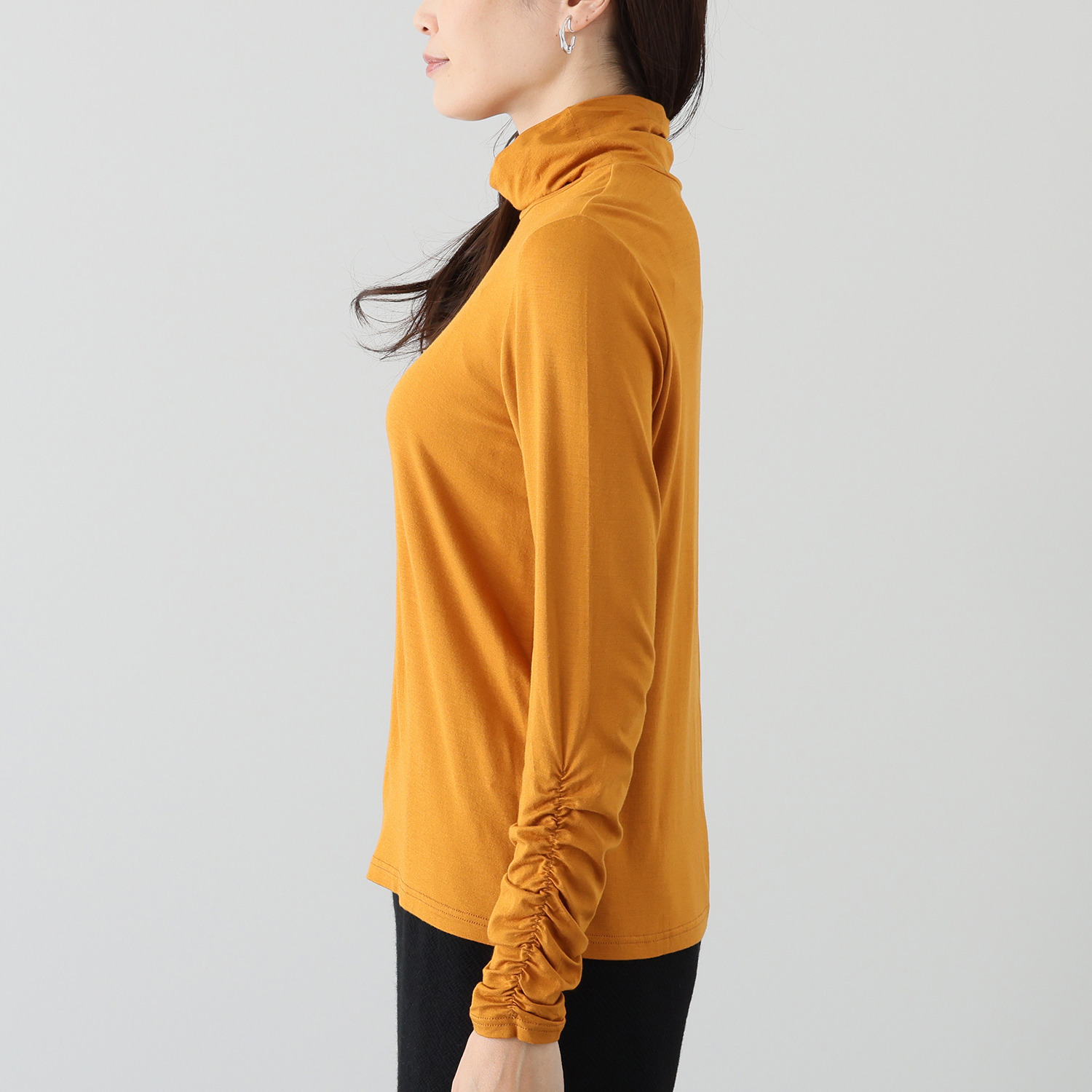 アンリック　オー　ブルー シルキーベア天竺 袖ギャザーアクセント ハイネックプルオーバー