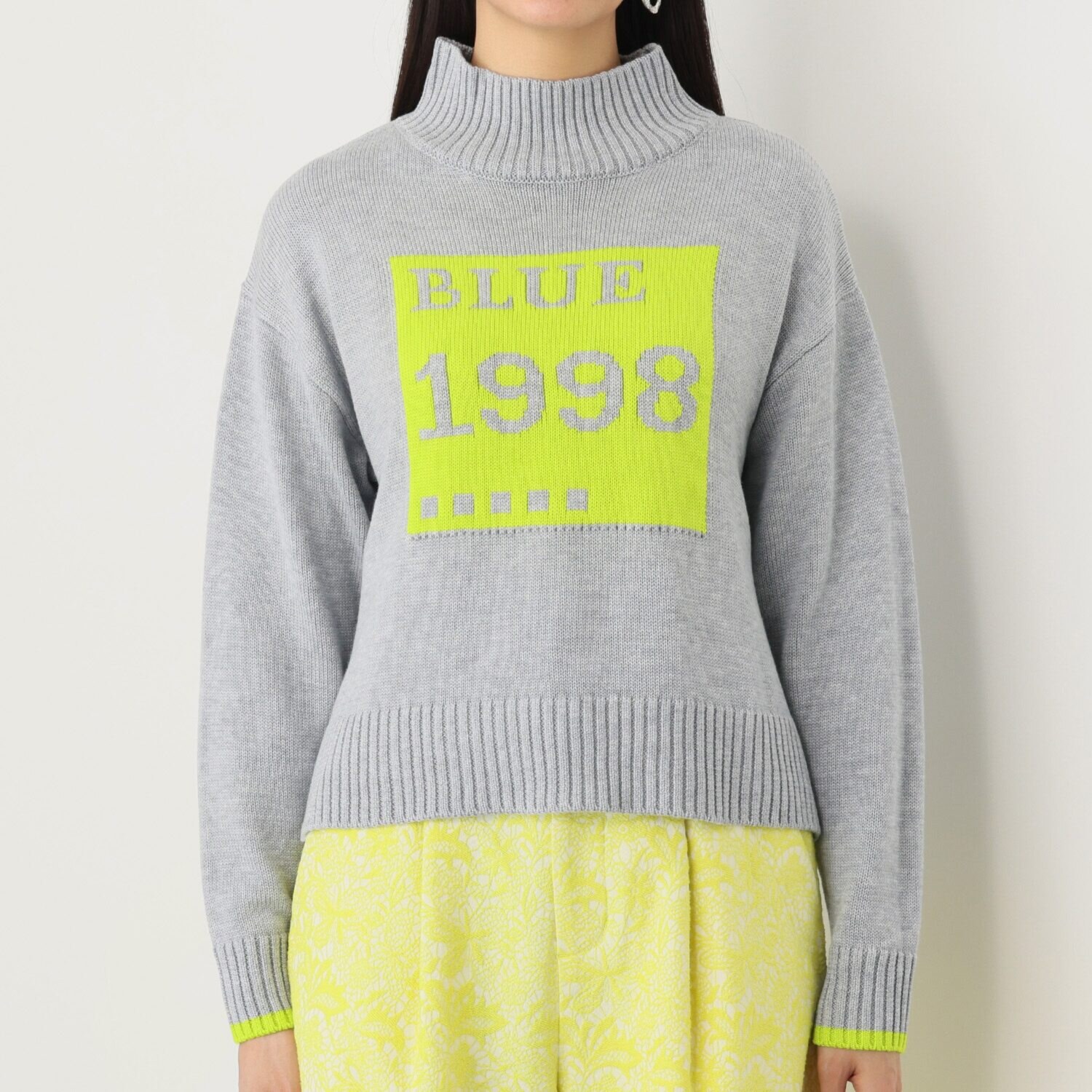 ブルーコレクション カッコかわいい！ ビッグロゴ 配色ニット ハイネックプルオーバー