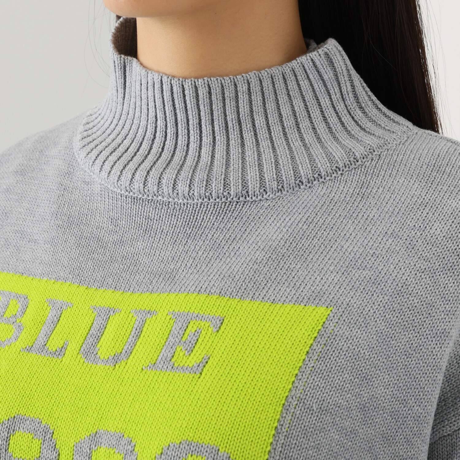 ブルーコレクション カッコかわいい！ ビッグロゴ 配色ニット ハイネックプルオーバー