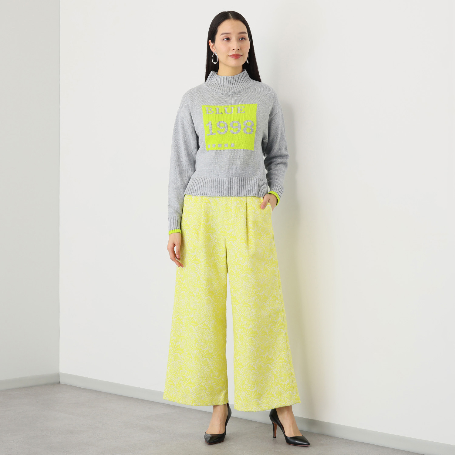 ブルーコレクション カッコかわいい！ ビッグロゴ 配色ニット ハイネックプルオーバー