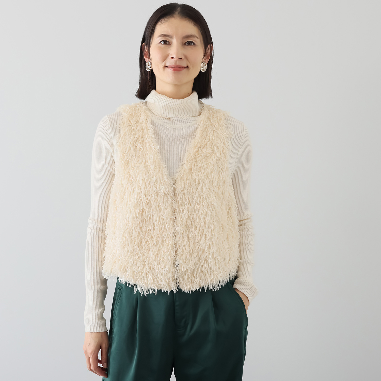 ブルーコレクション エアリー感あふれる！ 軽やか フェイクフェザーベスト