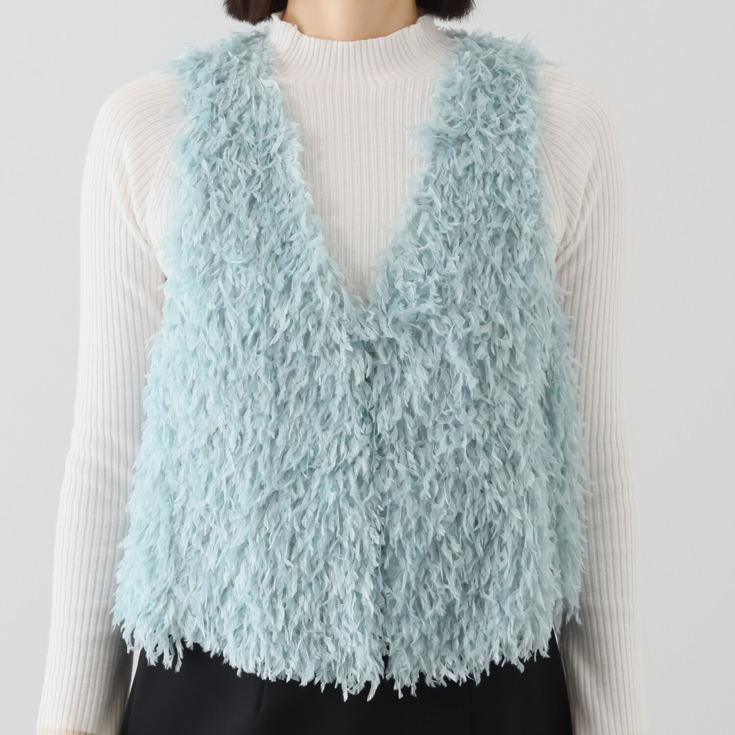 ブルーコレクション エアリー感あふれる！ 軽やか フェイクフェザーベスト