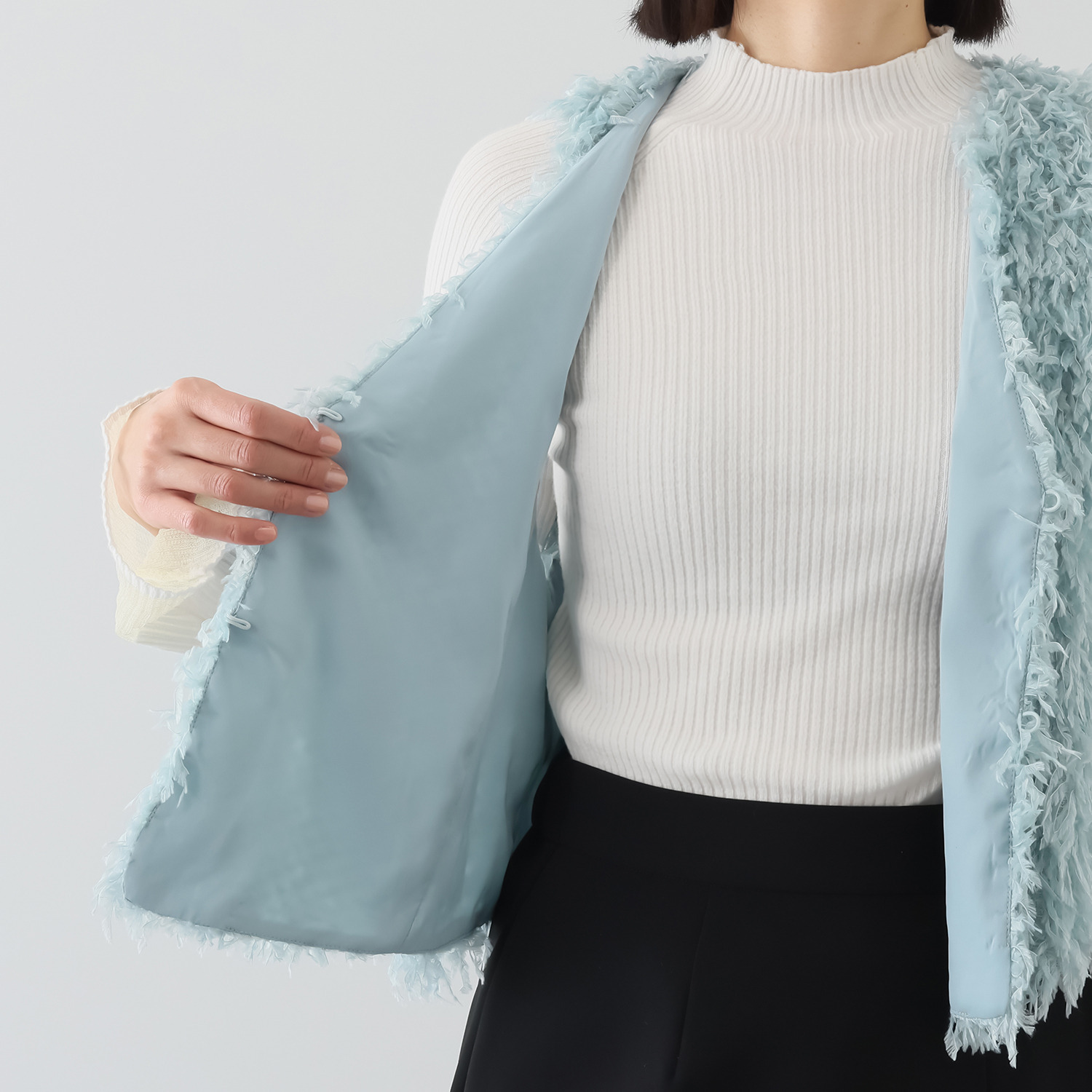 ブルーコレクション エアリー感あふれる！ 軽やか フェイクフェザーベスト