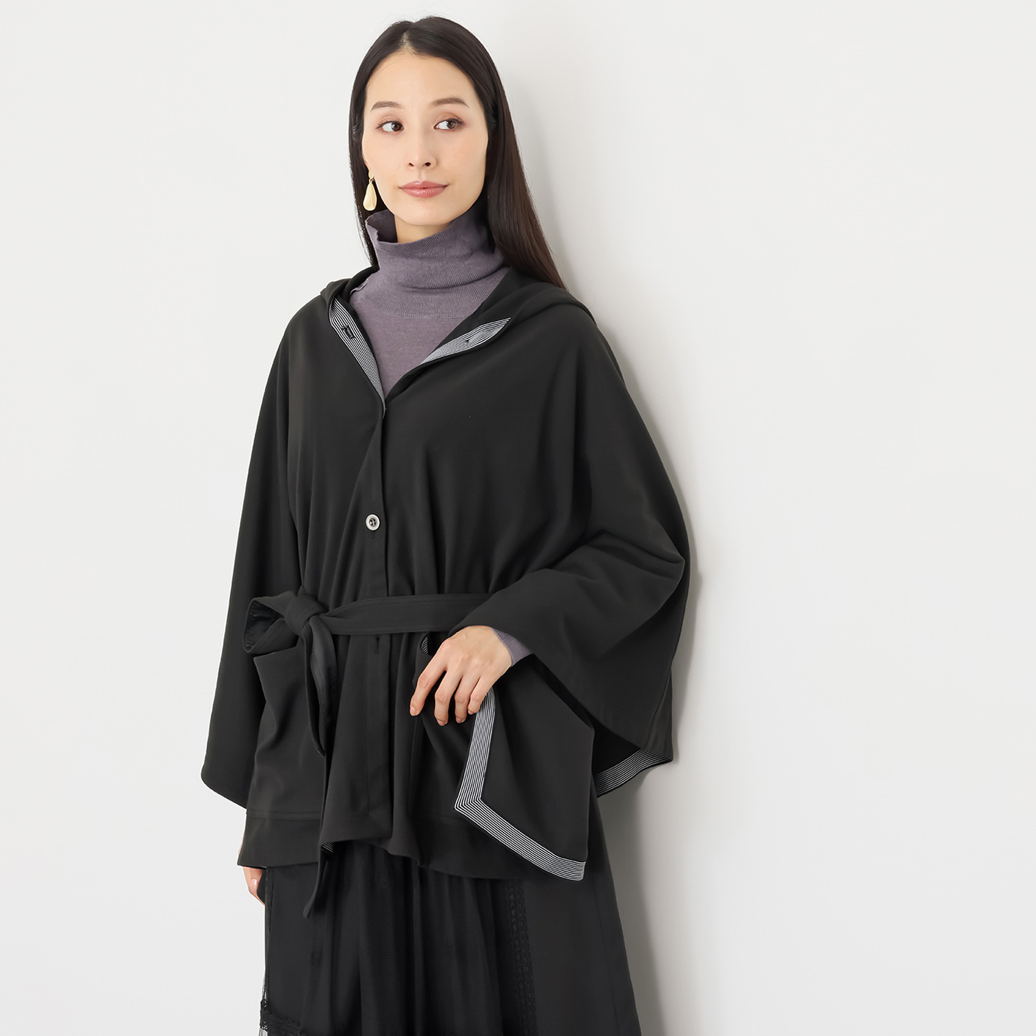 キョウコ　ヒガ フード付 マント風コート “羽織るブランケット”